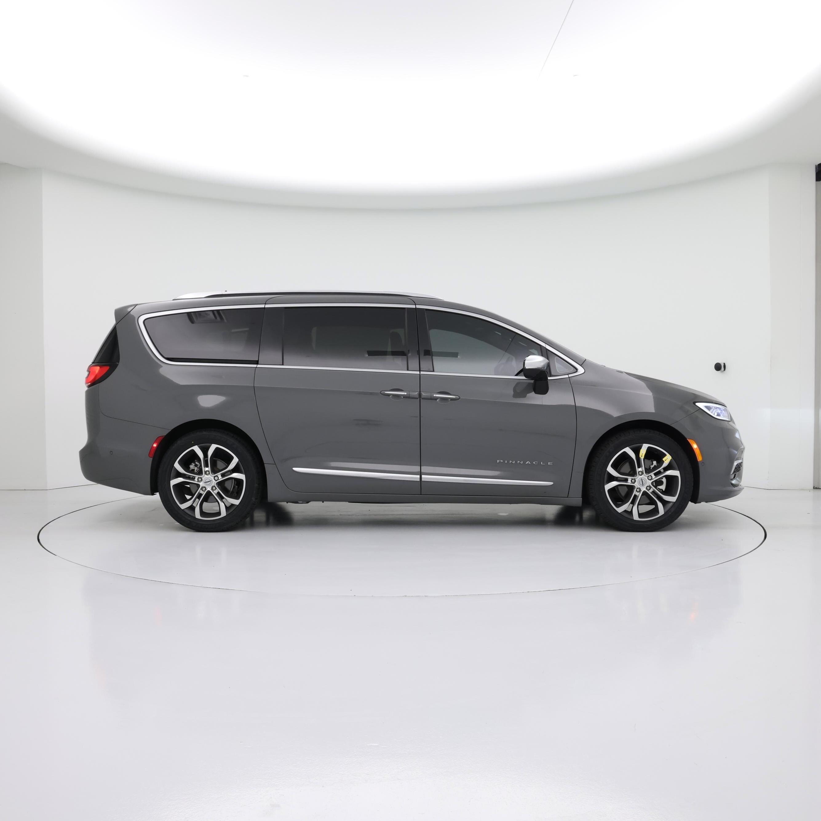 Thumbnail: 2023 Chrysler Pacifica - 7