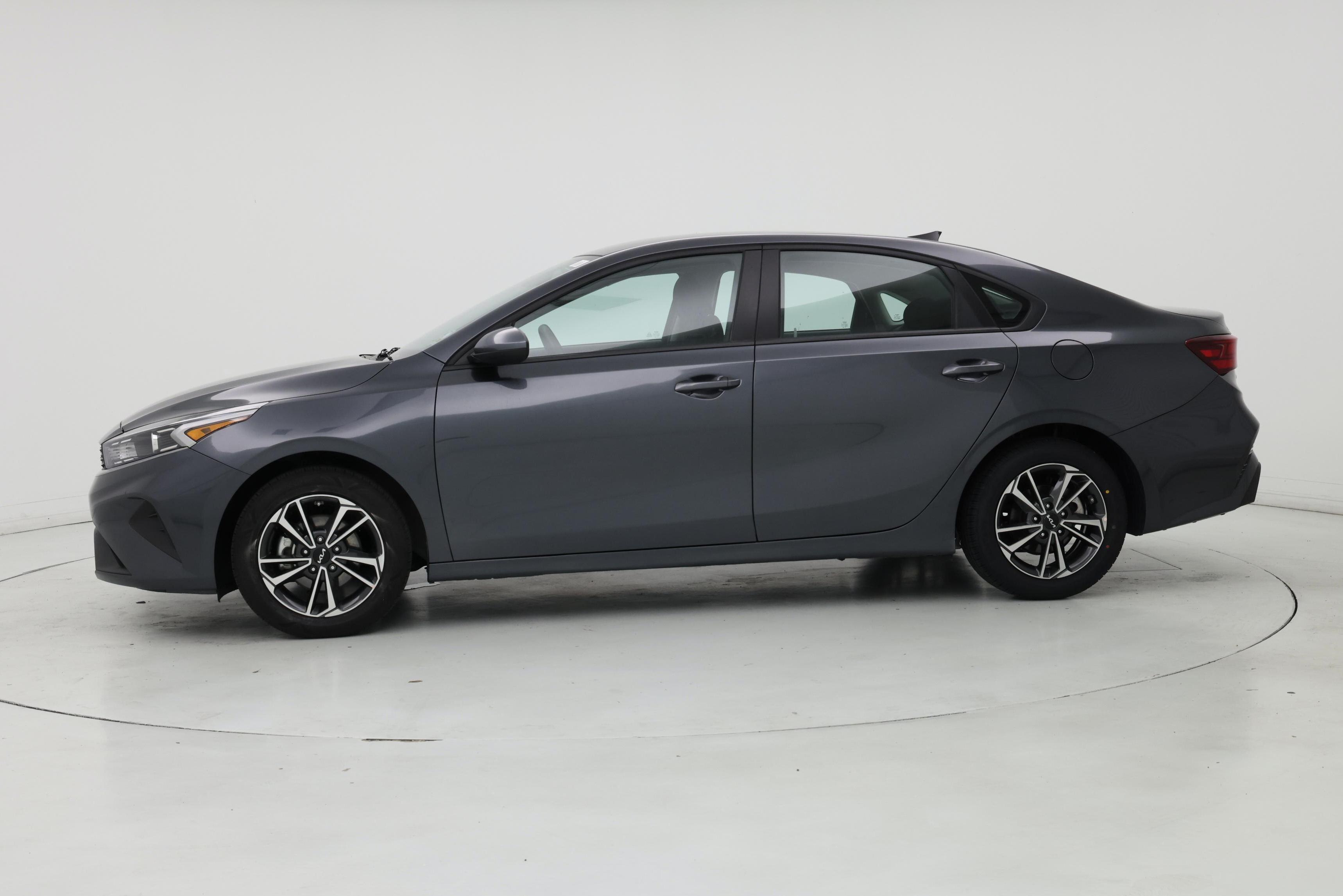 Thumbnail: 2024 Kia Forte - 3