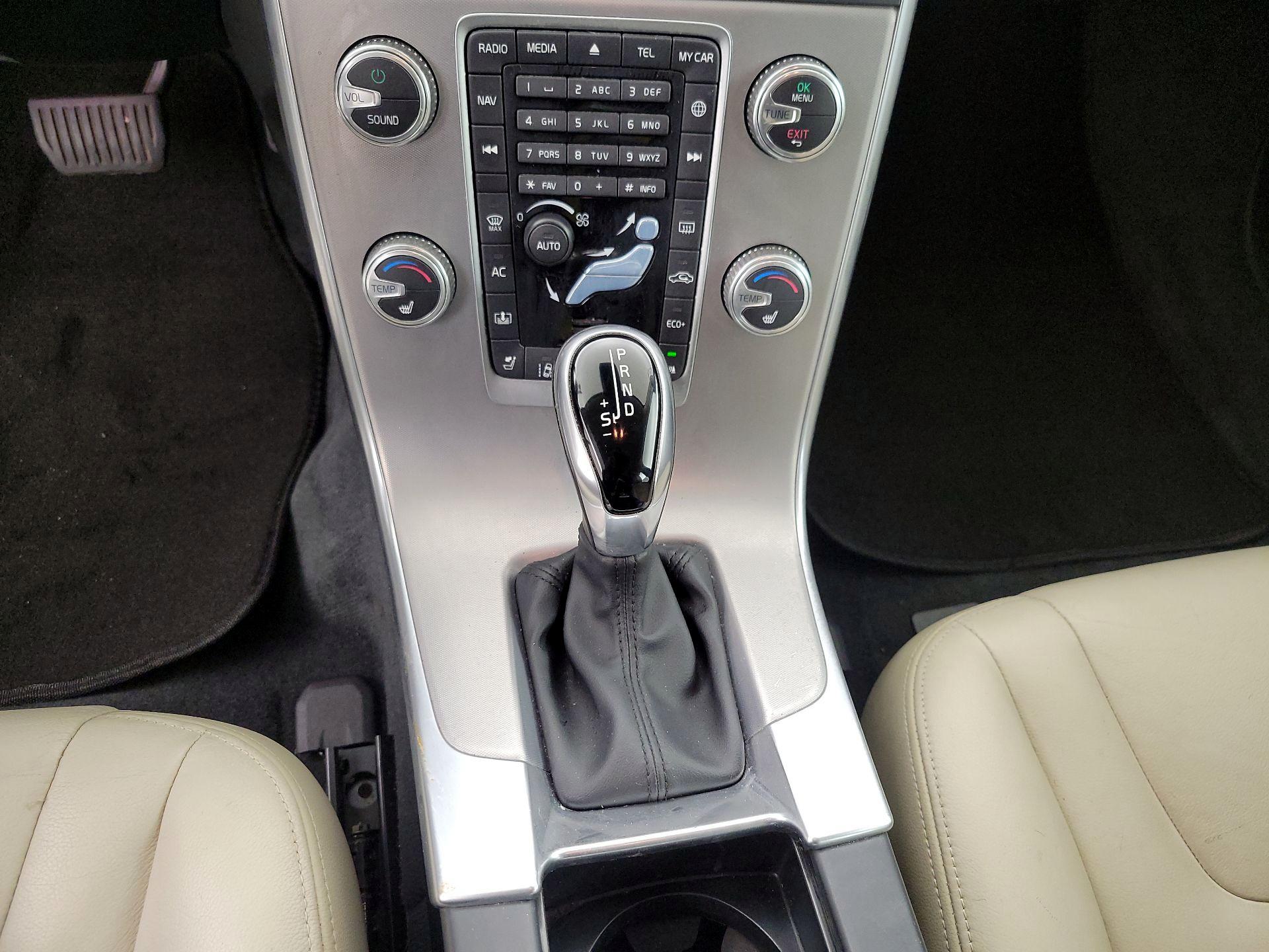 Thumbnail: 2017 Volvo S60 - 17