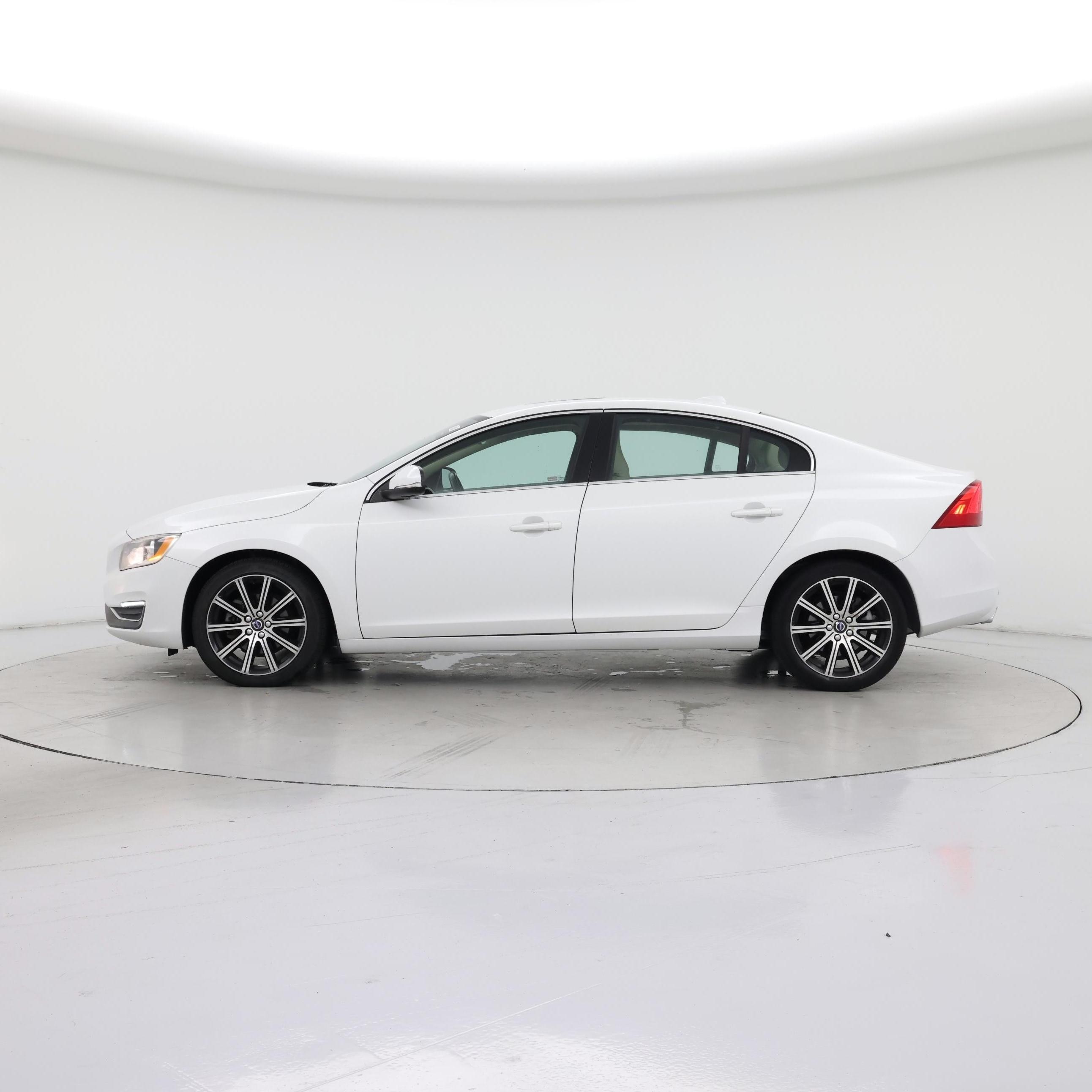 Thumbnail: 2017 Volvo S60 - 3