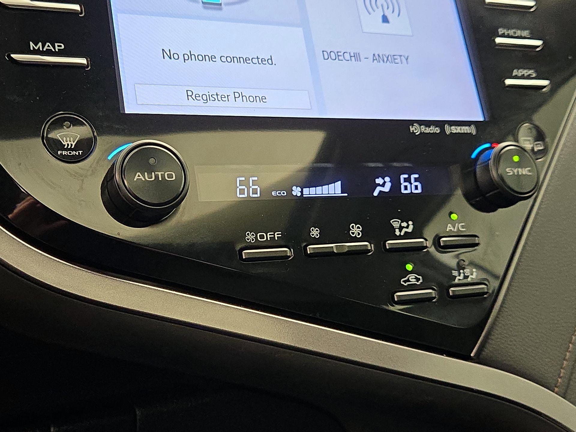 Thumbnail: 2019 Toyota Camry - 16