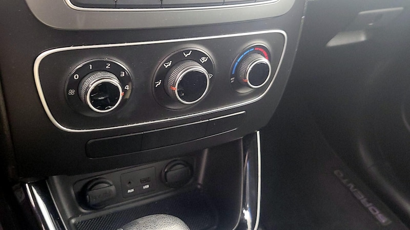 2014 Kia Sorento LX 15