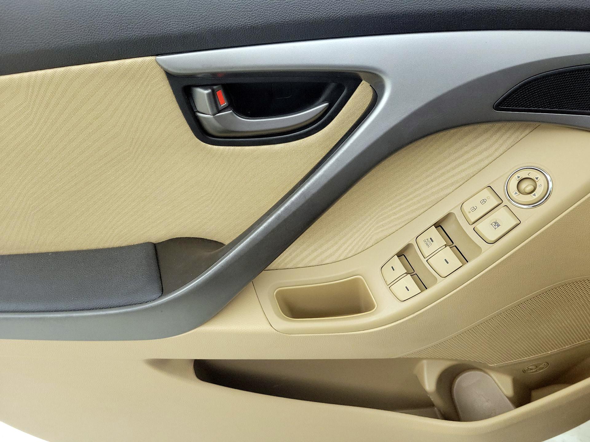Thumbnail: 2013 Hyundai Elantra - 12