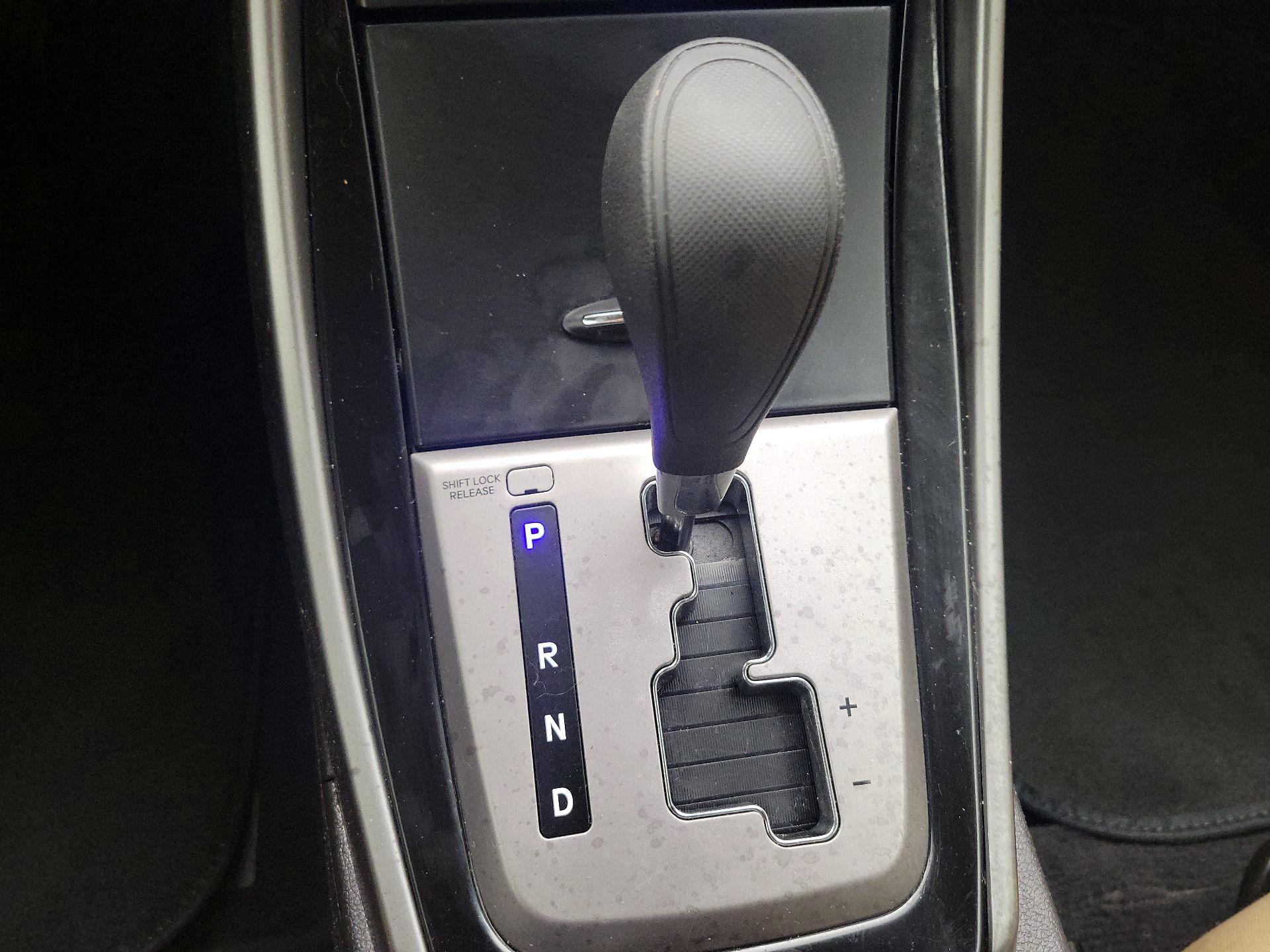 Thumbnail: 2013 Hyundai Elantra - 16