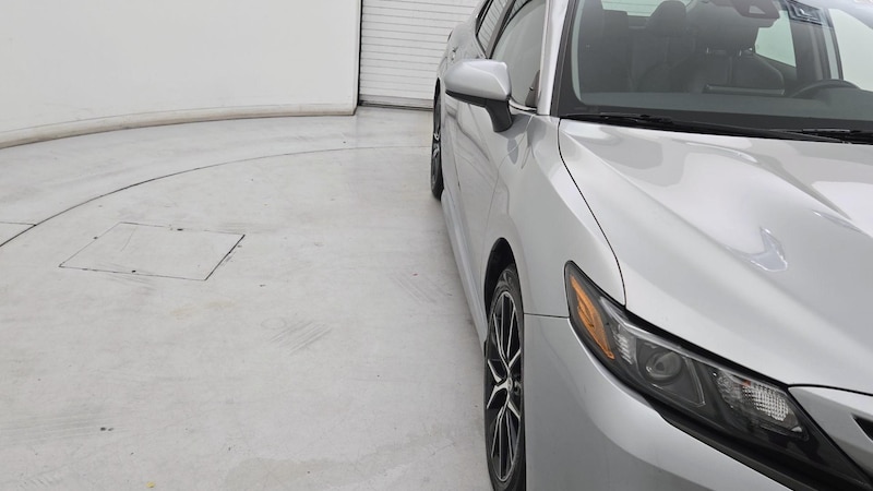 2021 Toyota Camry SE Hero Image