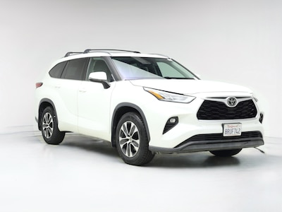 White 2020 Toyota Highlander XLE