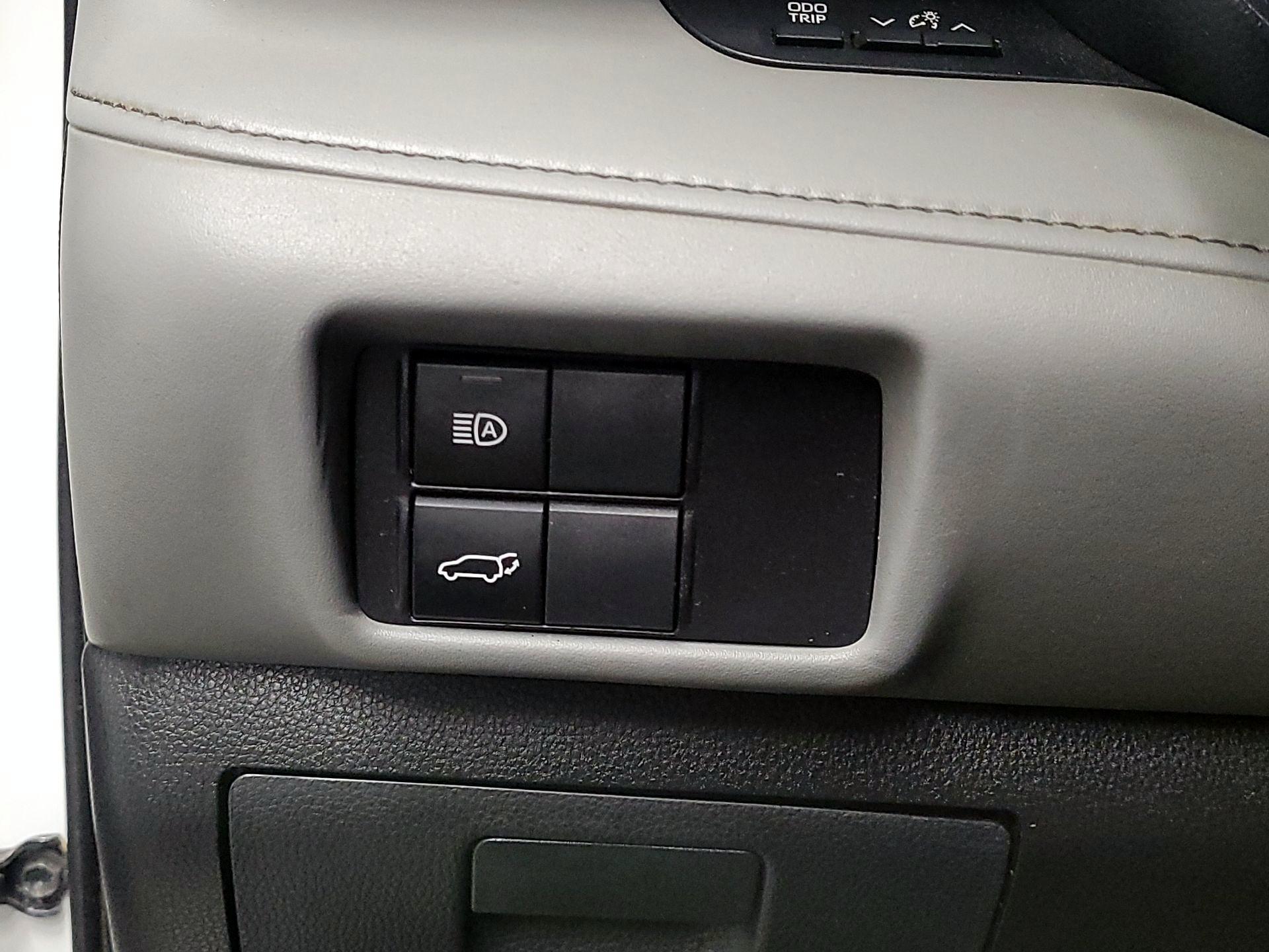 Thumbnail: 2020 Toyota Highlander - 13