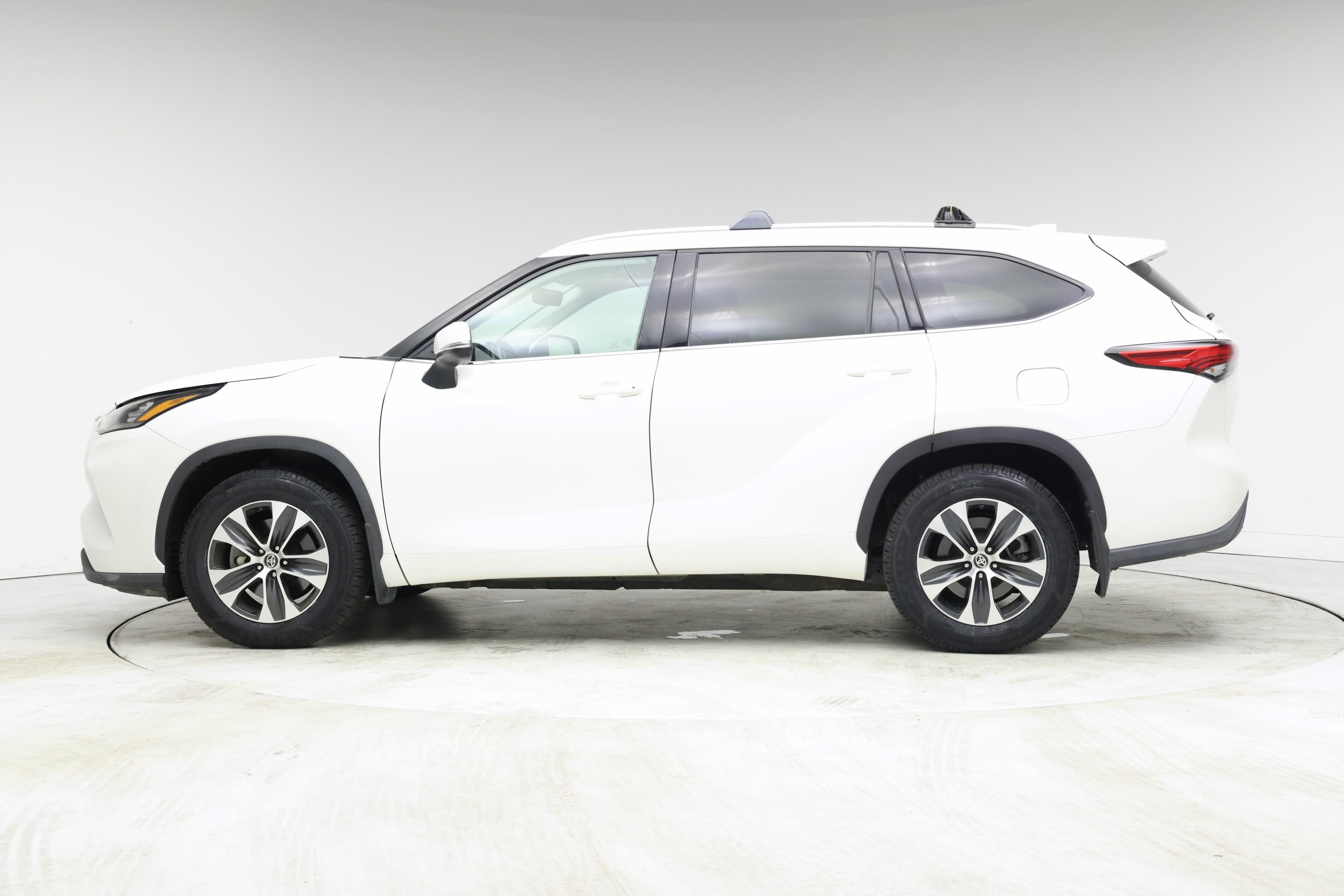 Thumbnail: 2020 Toyota Highlander - 3