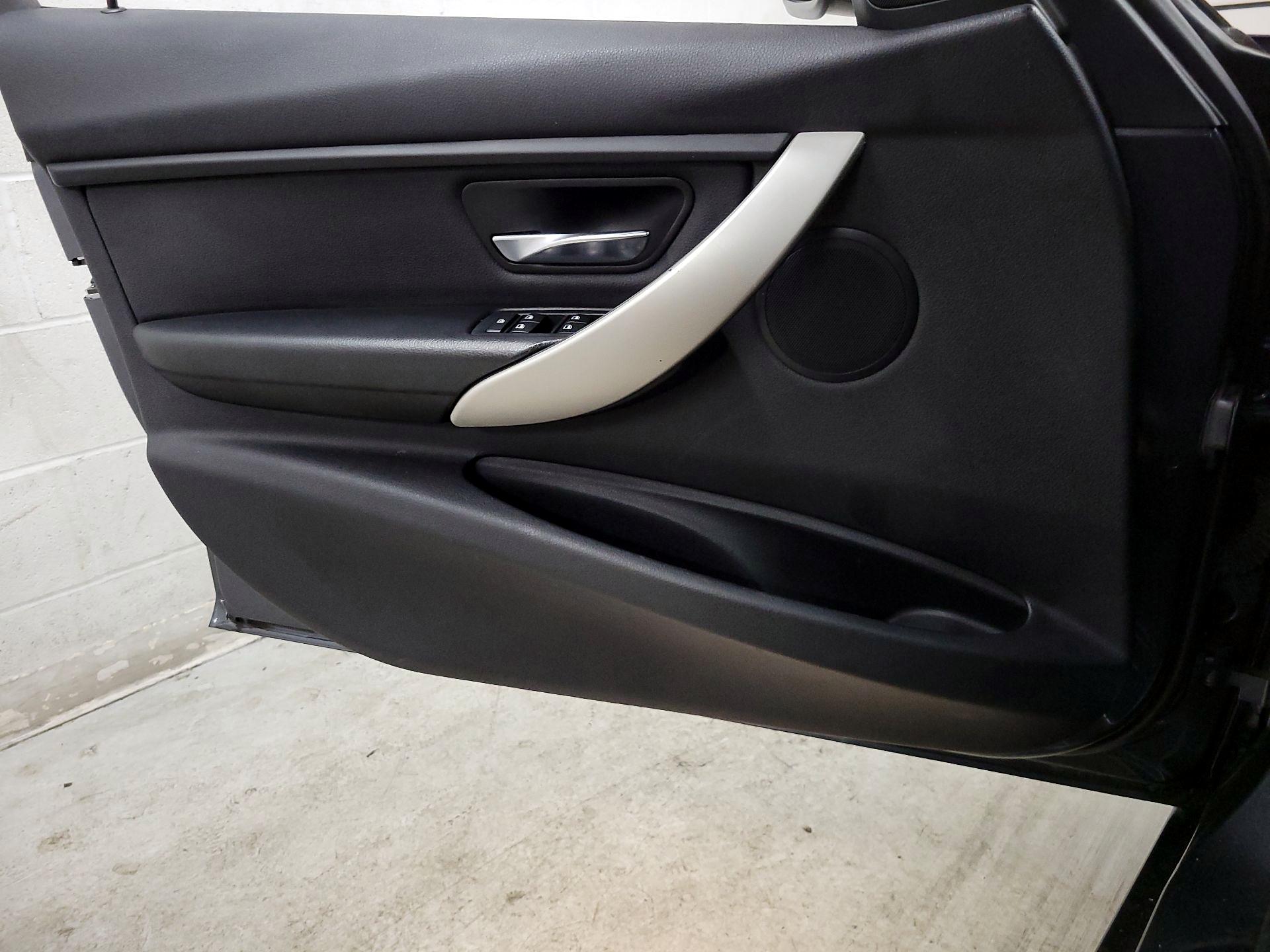 Thumbnail: 2015 BMW 3 Series - 12