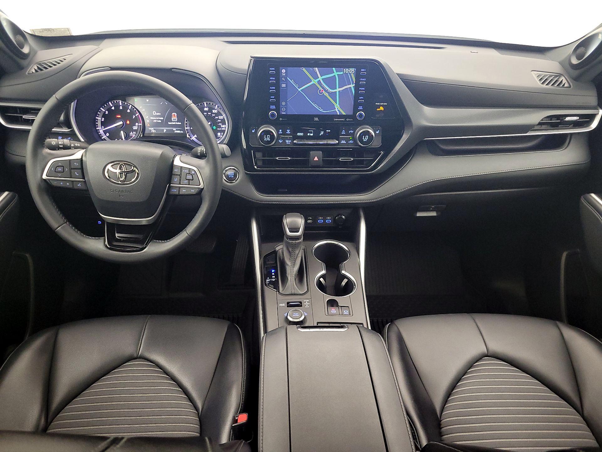 Thumbnail: 2022 Toyota Highlander - 9