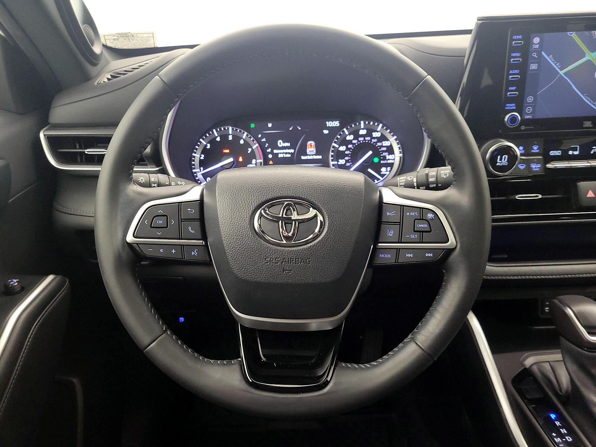 Thumbnail: 2022 Toyota Highlander - 10