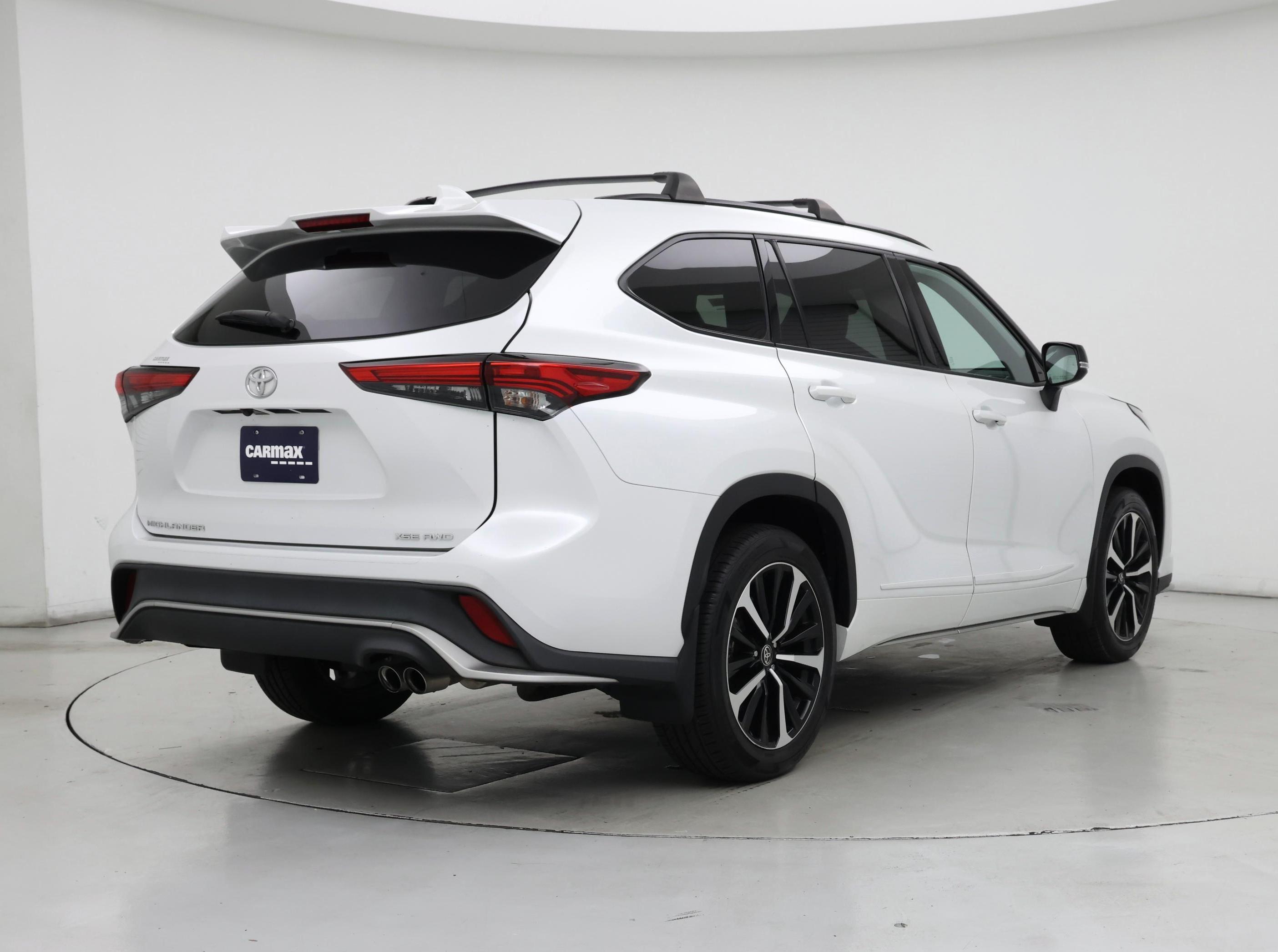 Thumbnail: 2022 Toyota Highlander - 8