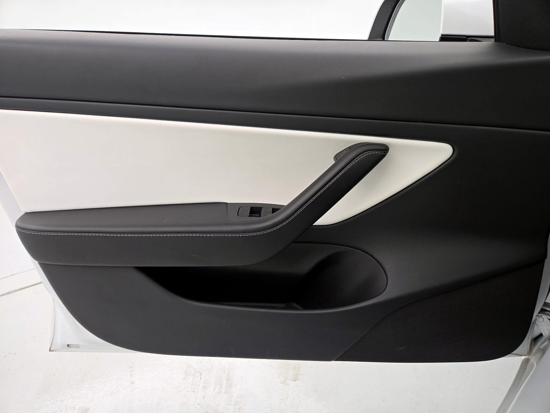 Thumbnail: 2021 Tesla Model 3 - 12