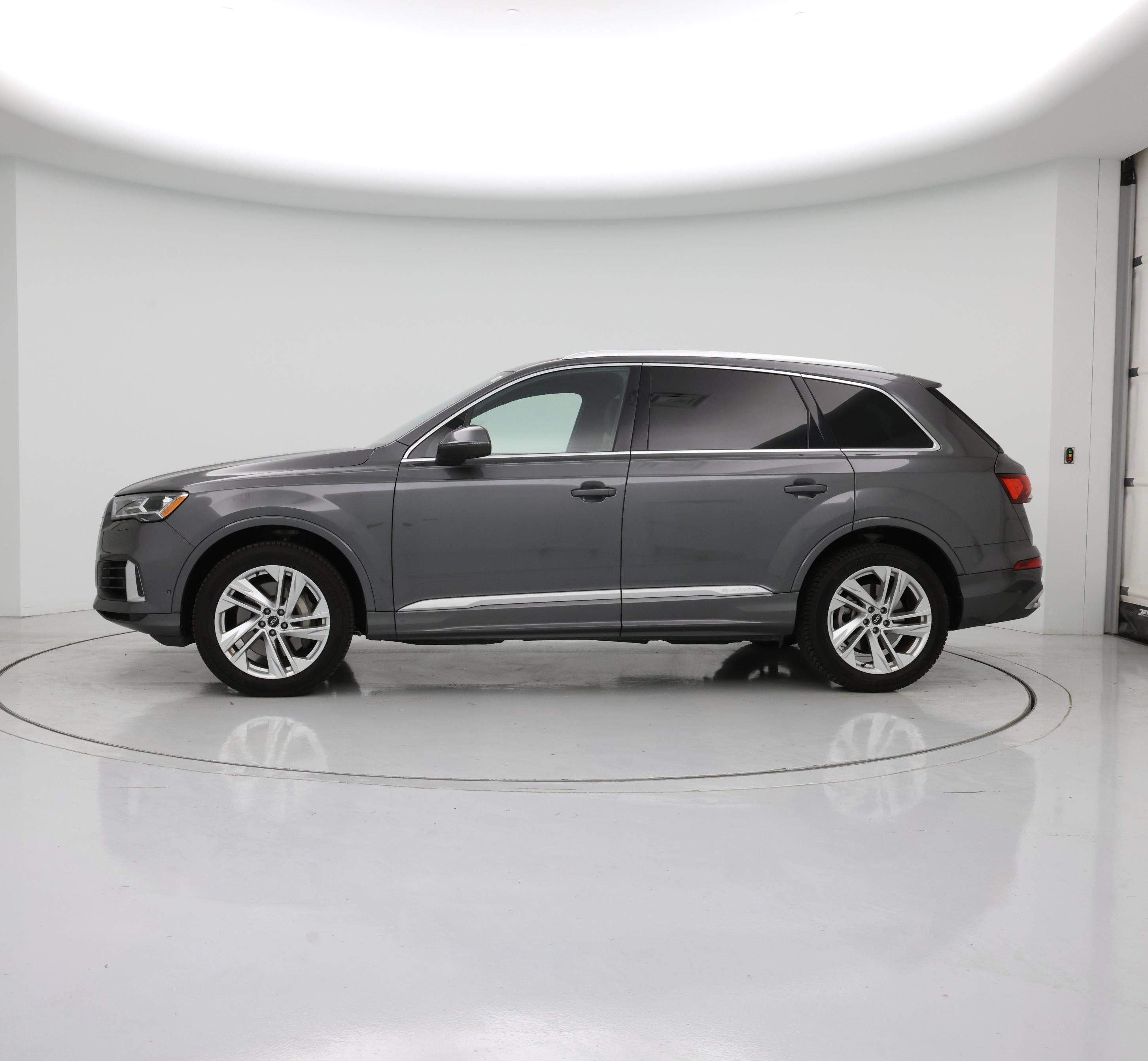 Thumbnail: 2021 Audi Q7 - 3