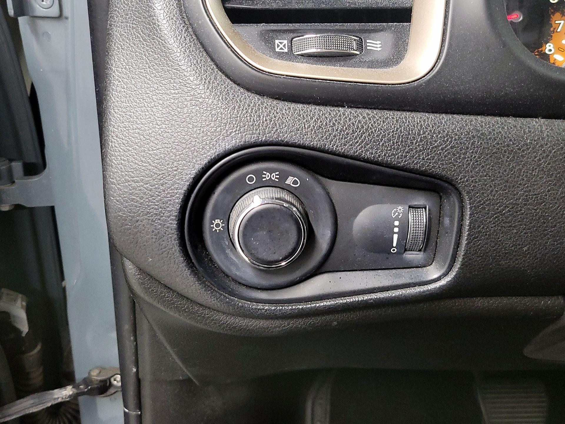 Thumbnail: 2017 Jeep Renegade - 13