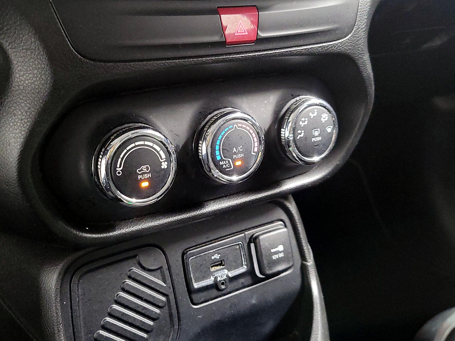 Thumbnail: 2017 Jeep Renegade - 16