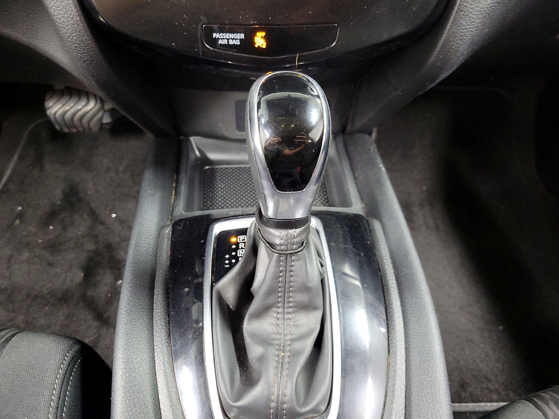 Thumbnail: 2020 Nissan Rogue - 17
