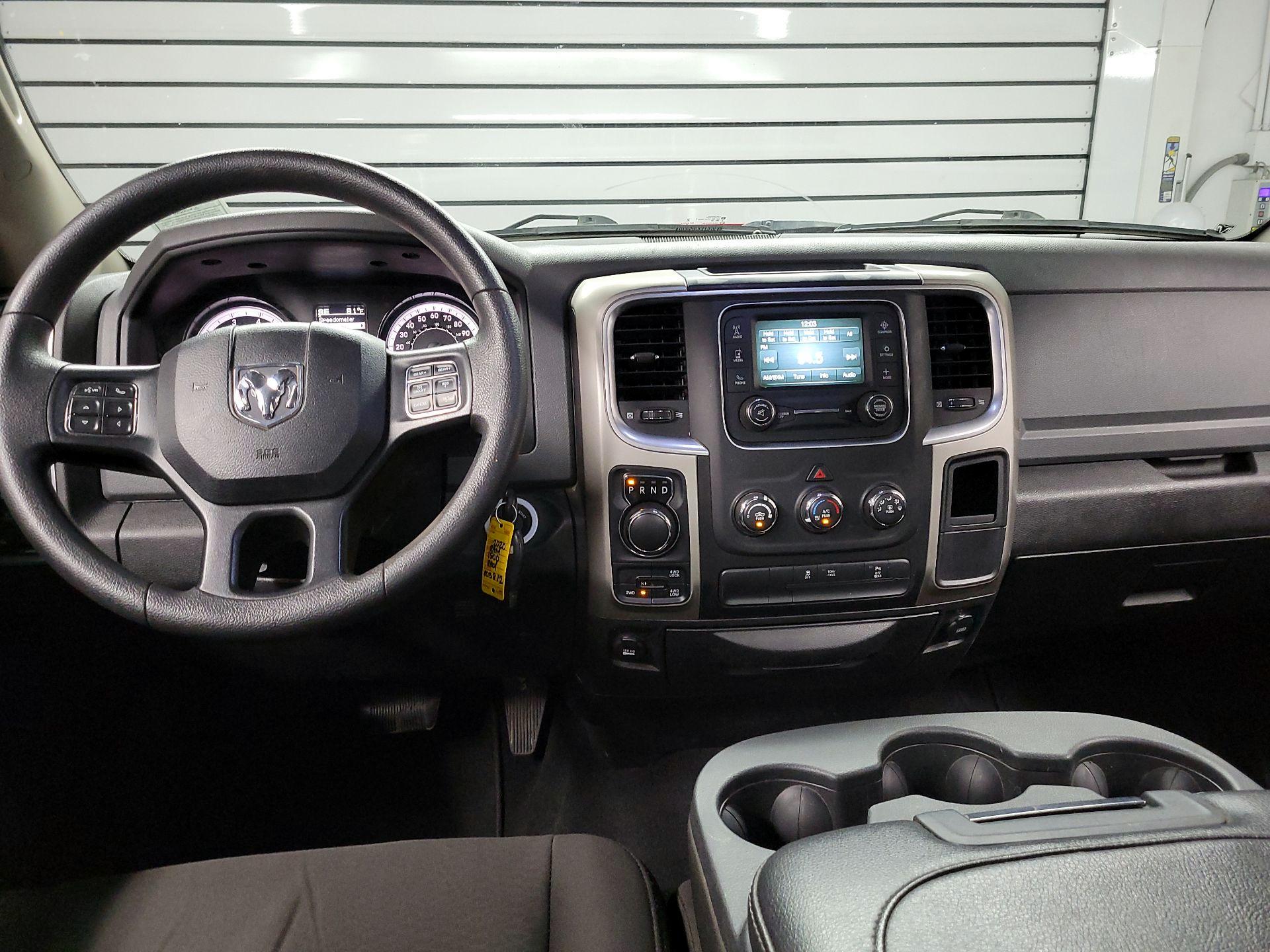Thumbnail: 2020 RAM 1500 Classic - 9