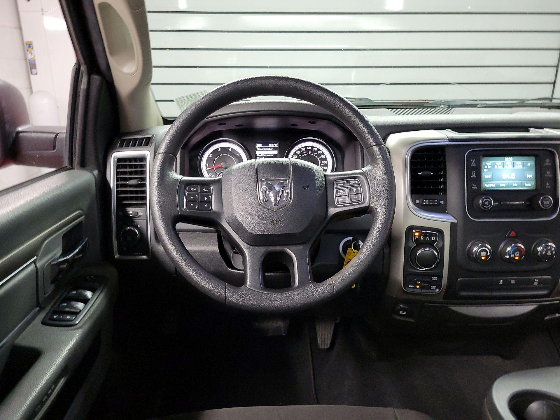 Thumbnail: 2020 RAM 1500 Classic - 10