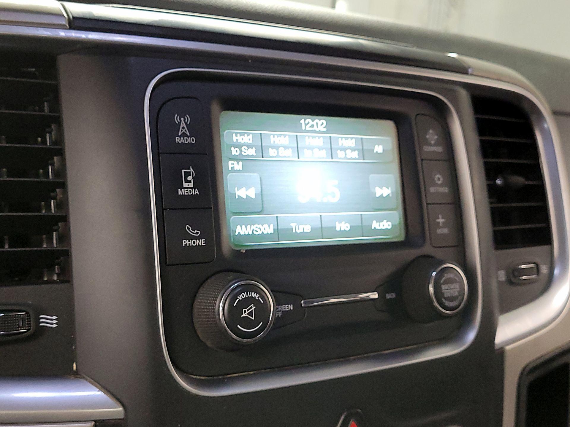 Thumbnail: 2020 RAM 1500 Classic - 14