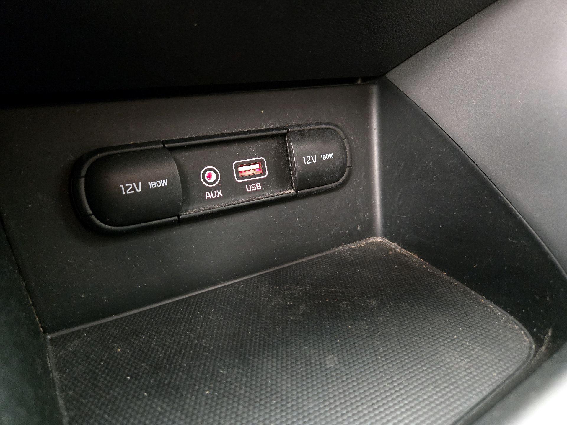 Thumbnail: 2019 Kia Niro - 18