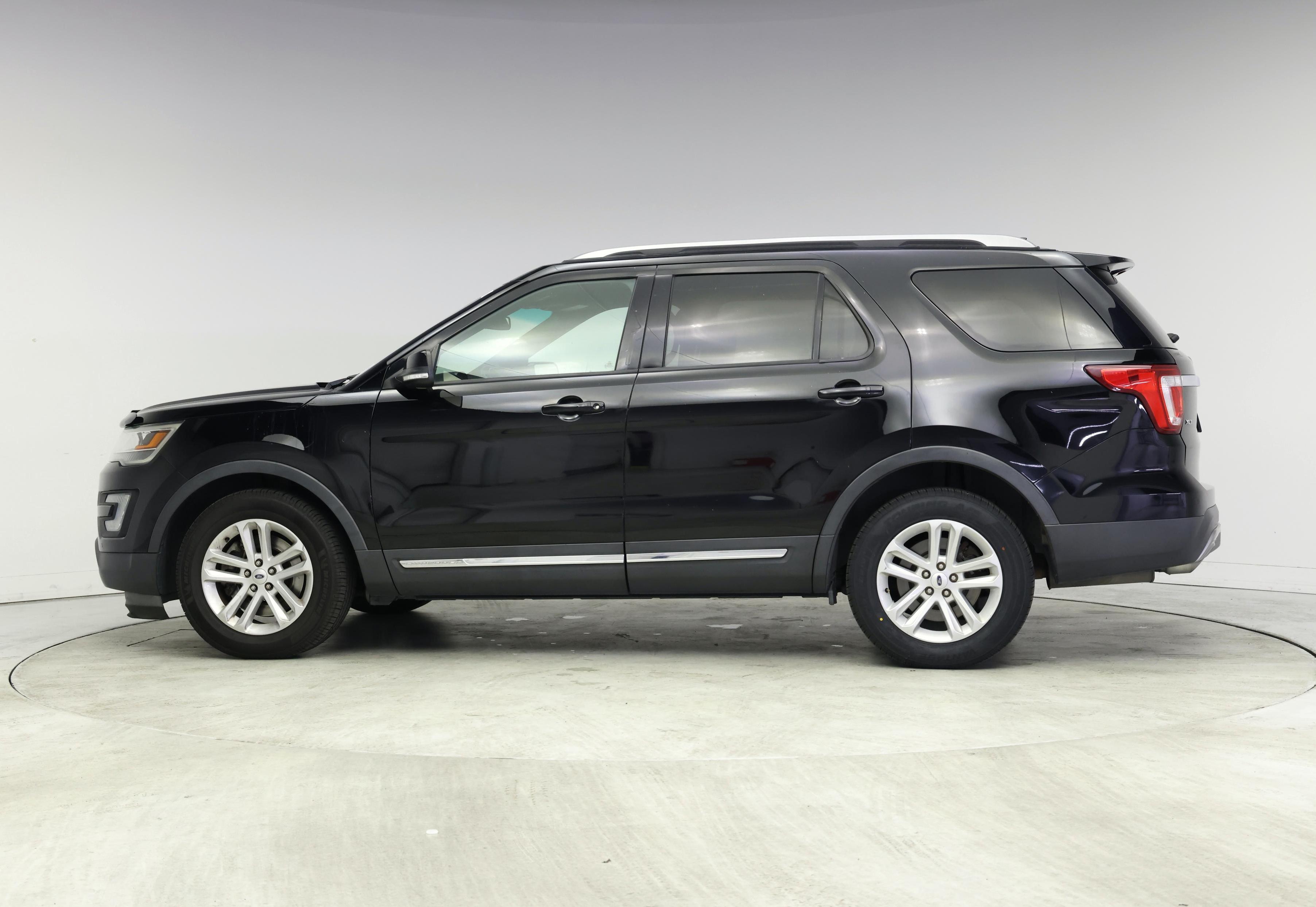 Thumbnail: 2017 Ford Explorer - 3