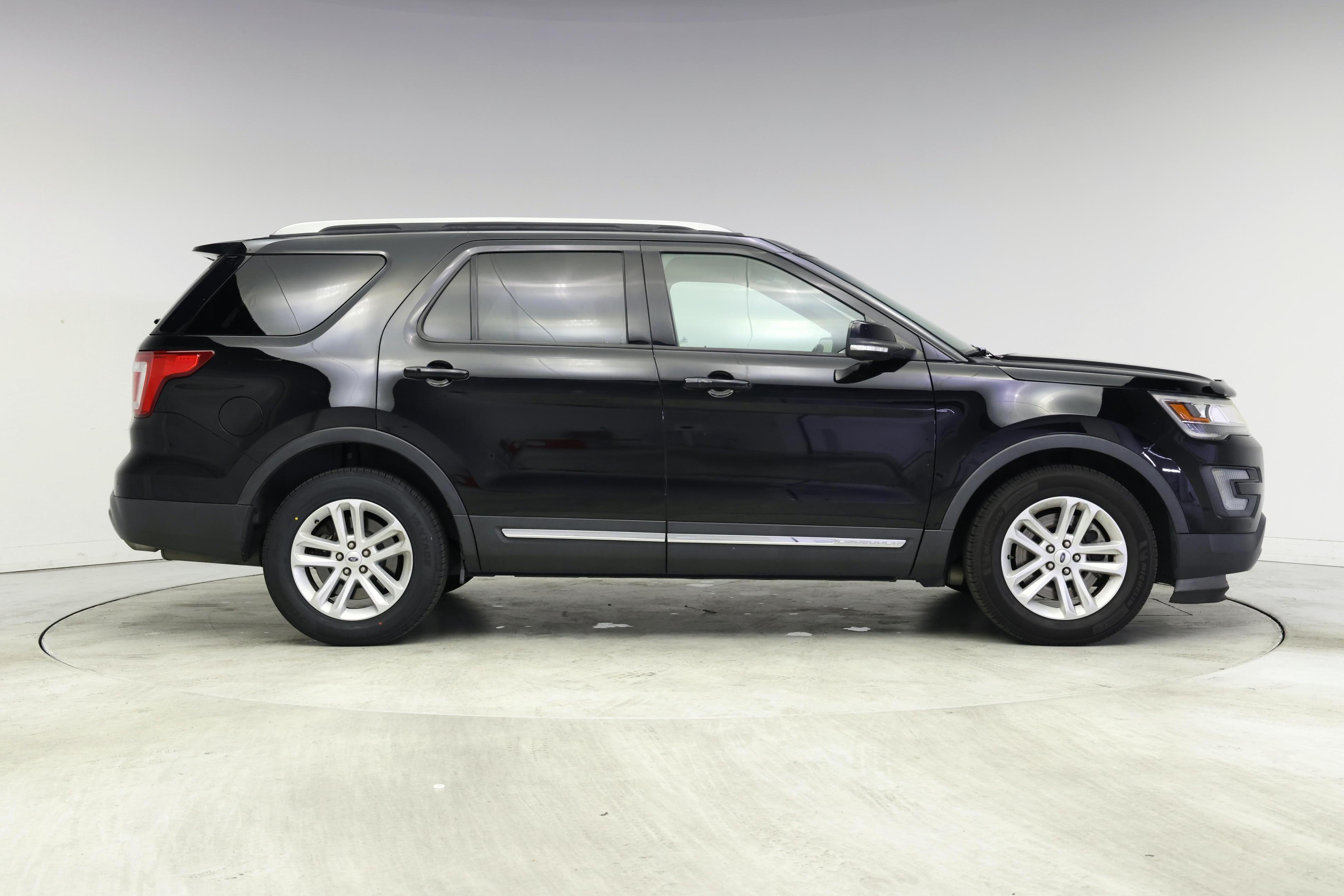Thumbnail: 2017 Ford Explorer - 7