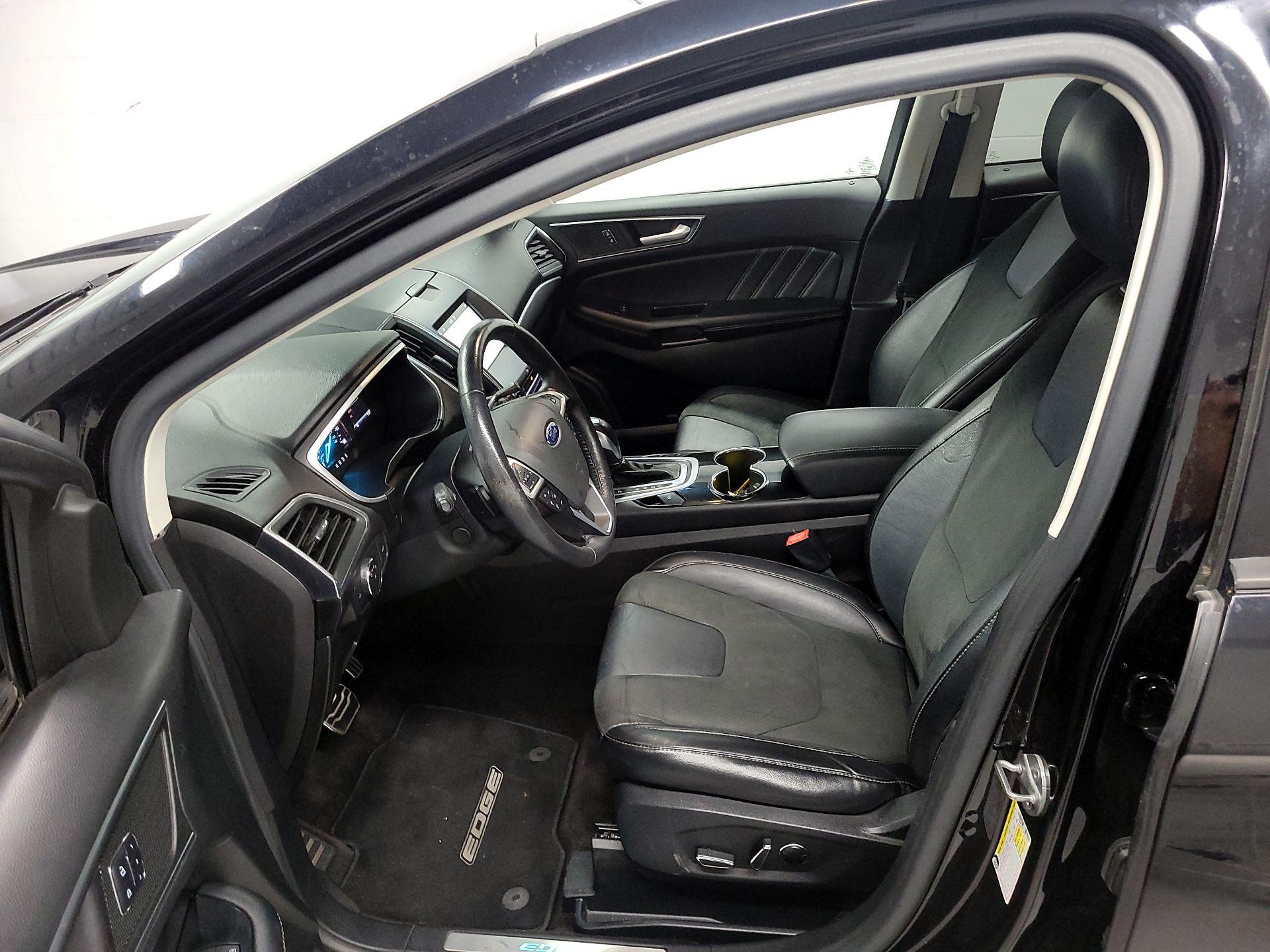 Thumbnail: 2016 Ford Edge - 11