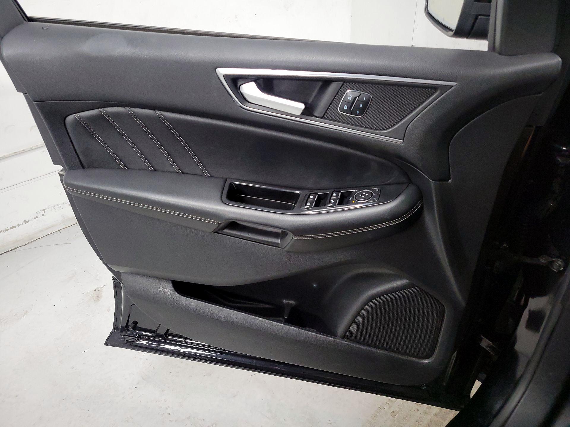 Thumbnail: 2016 Ford Edge - 12