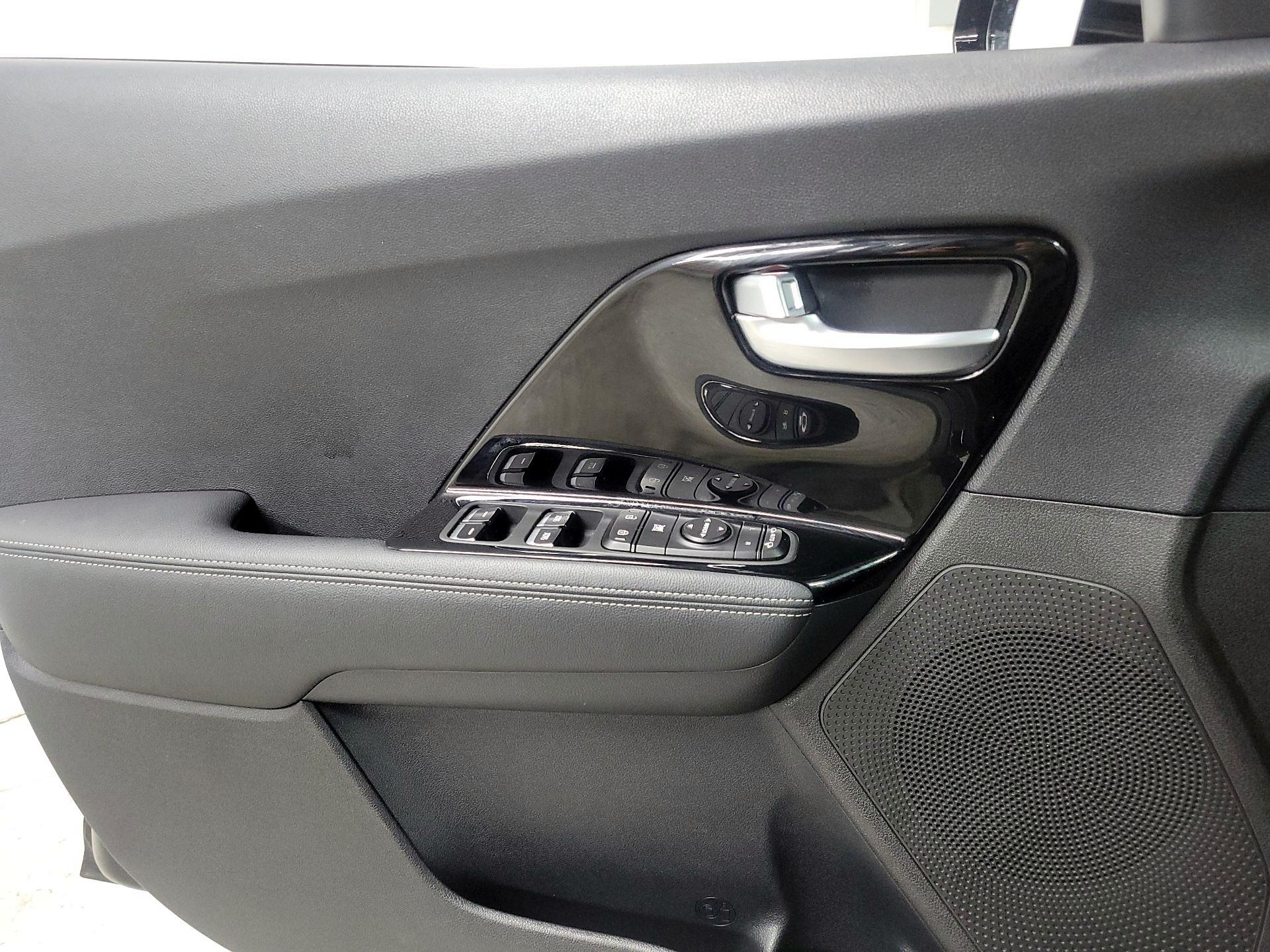Thumbnail: 2019 Kia Niro - 12