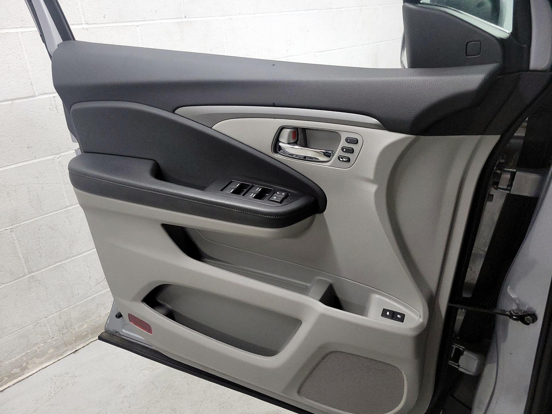 Thumbnail: 2019 Honda Pilot - 12