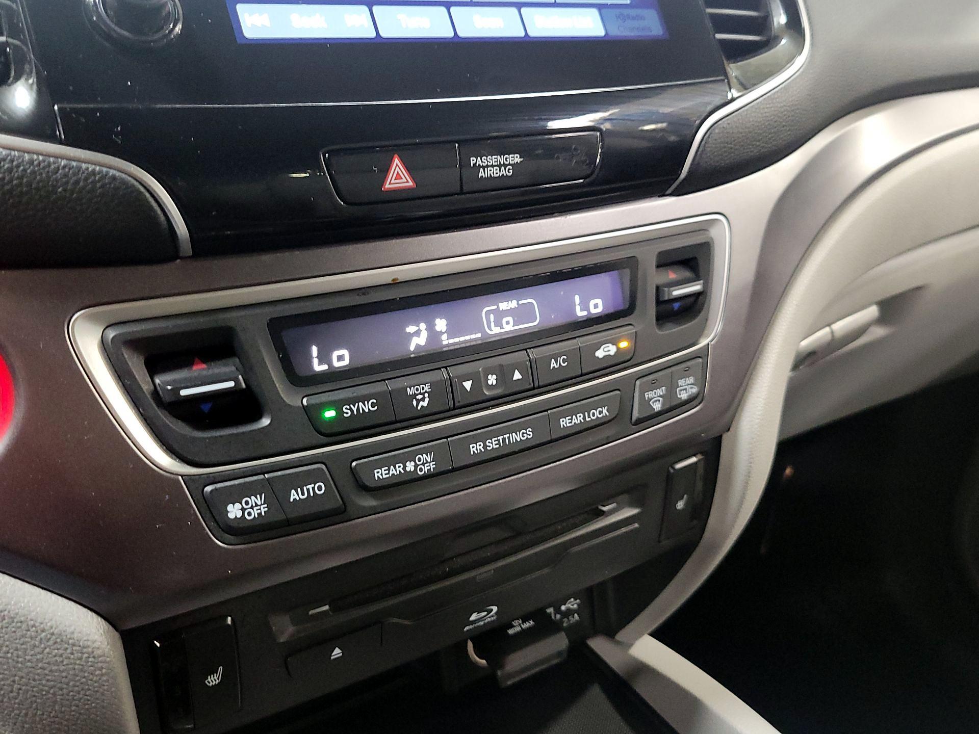 Thumbnail: 2019 Honda Pilot - 16