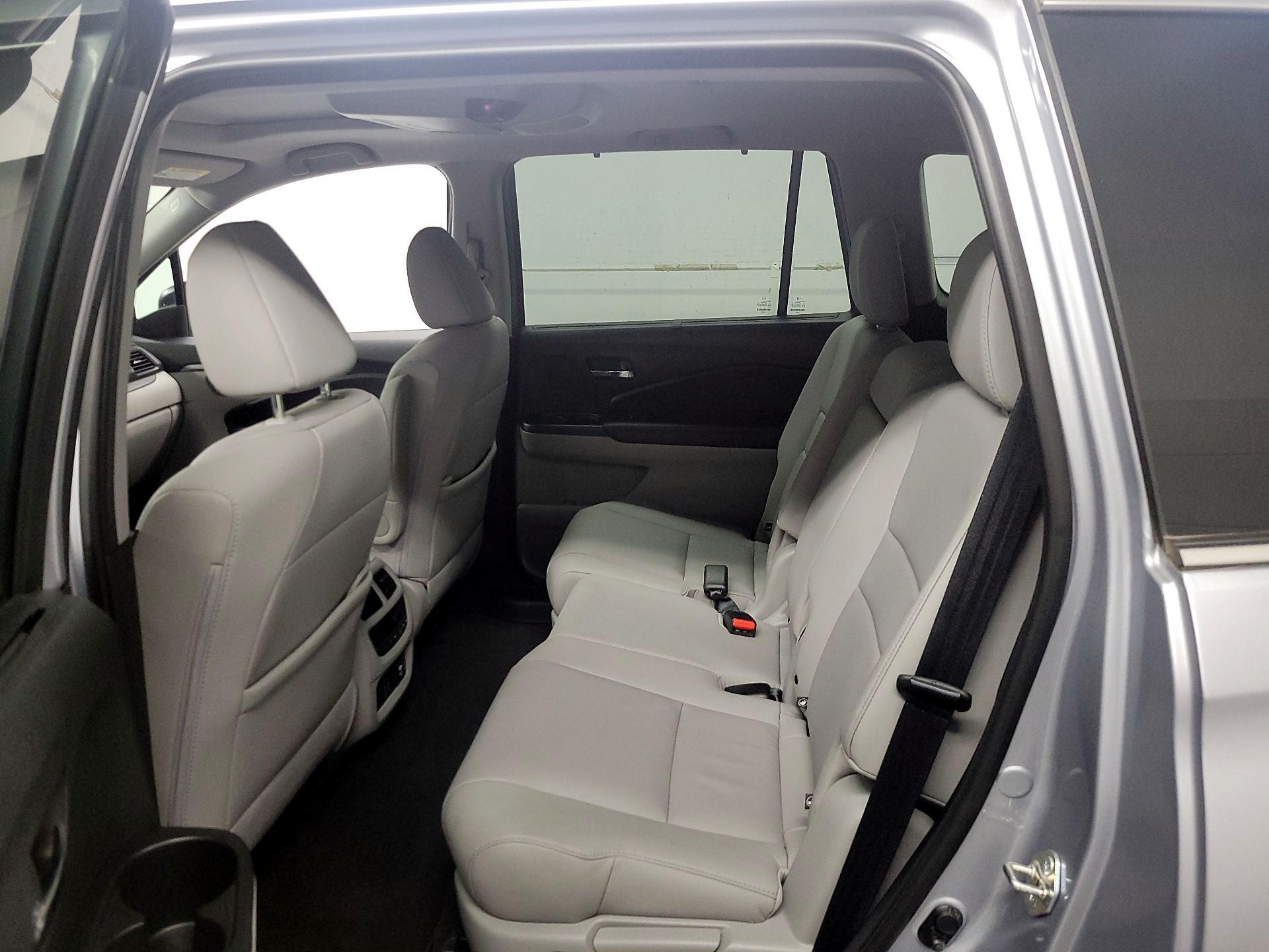 Thumbnail: 2019 Honda Pilot - 18