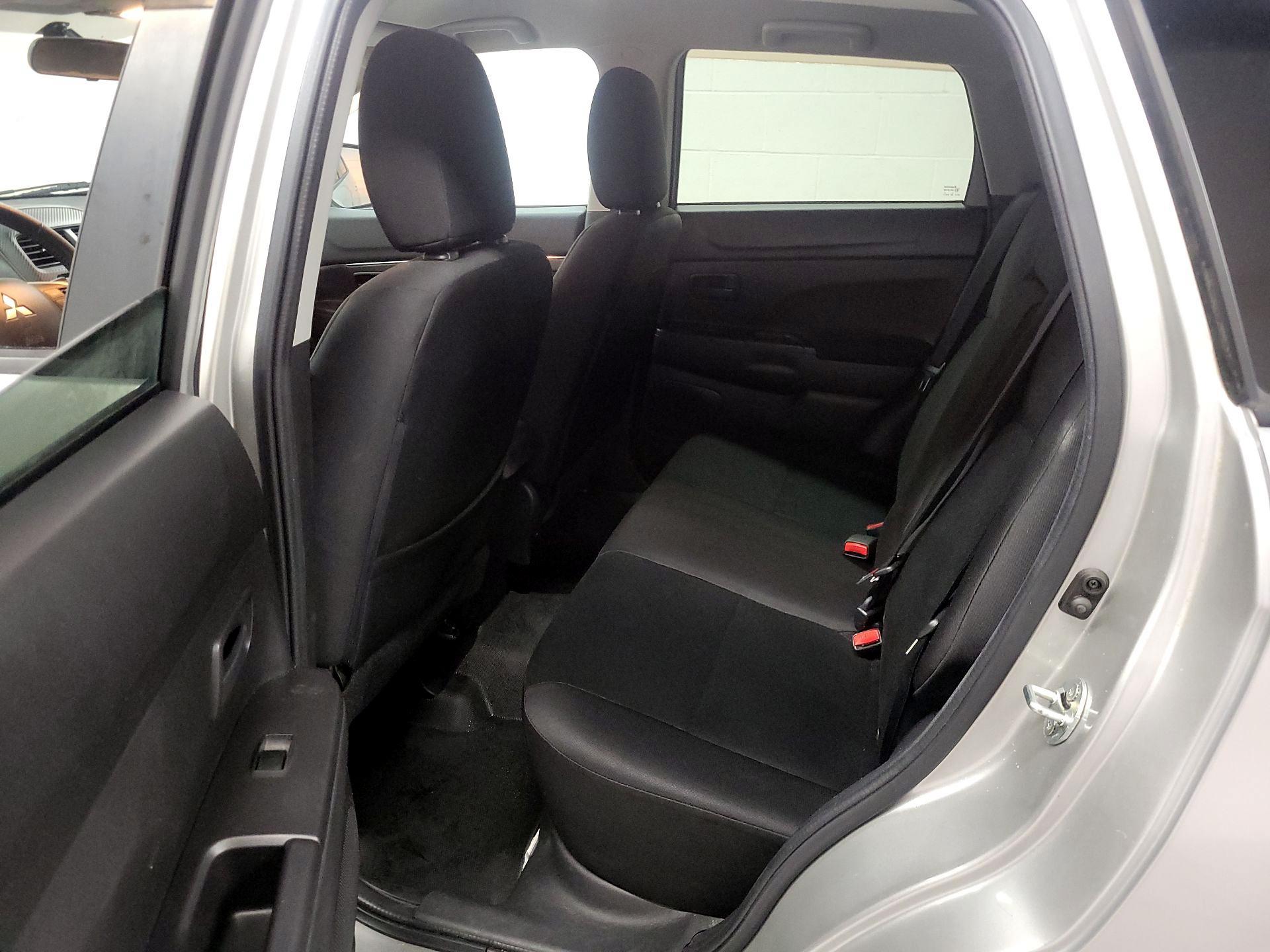 Thumbnail: 2015 Mitsubishi Outlander Sport - 17