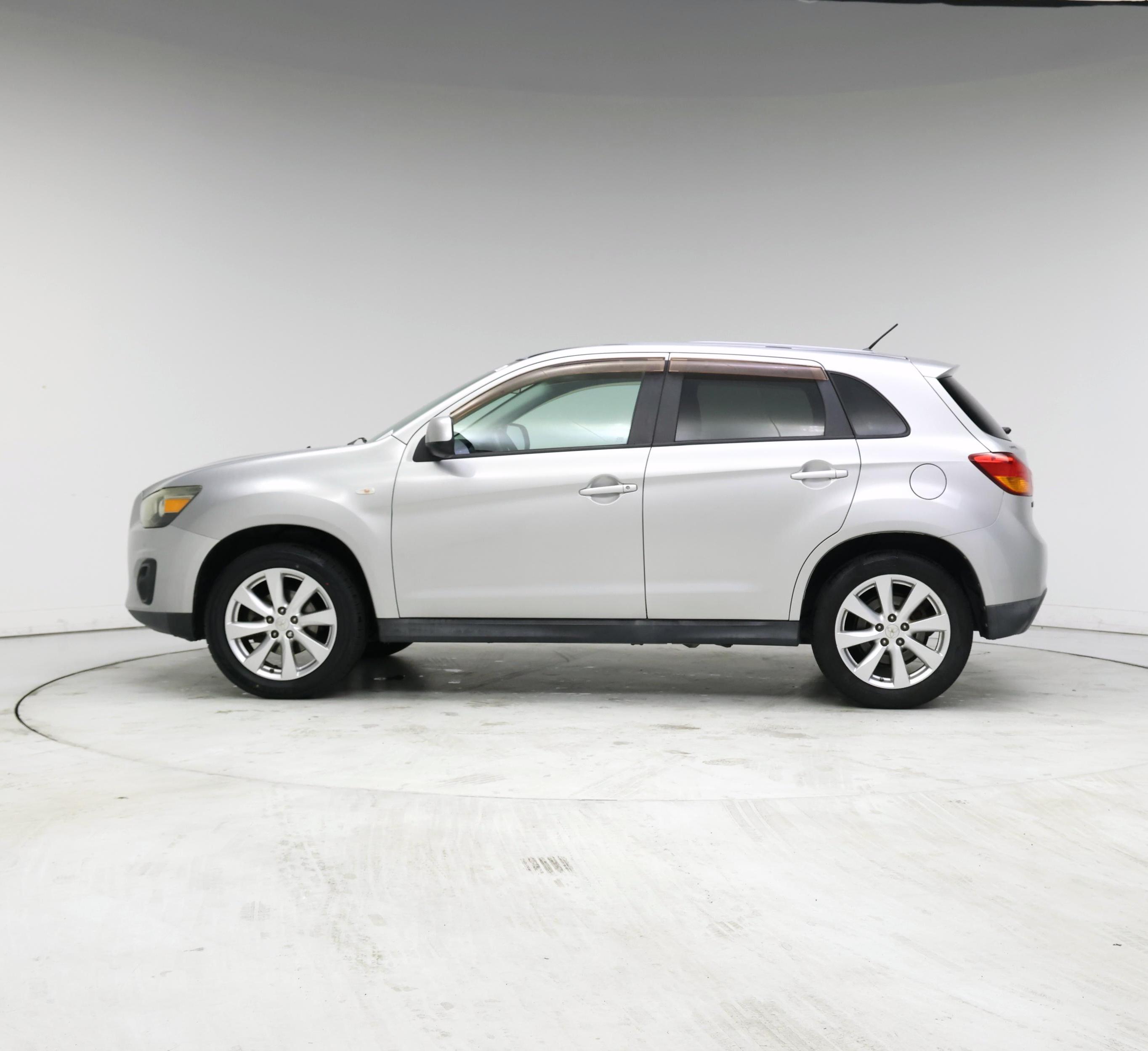 Thumbnail: 2015 Mitsubishi Outlander Sport - 3