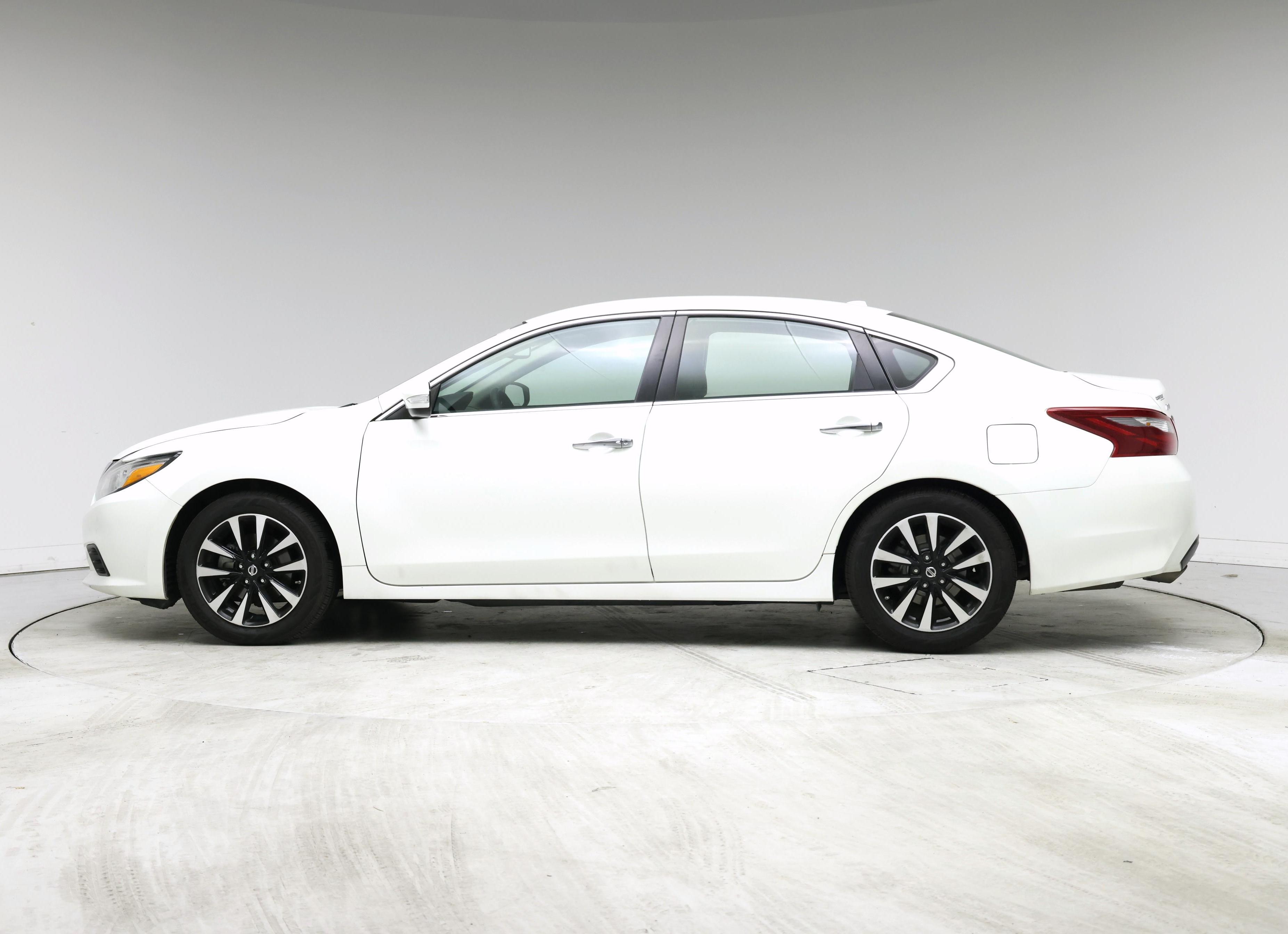 Thumbnail: 2018 Nissan Altima - 3