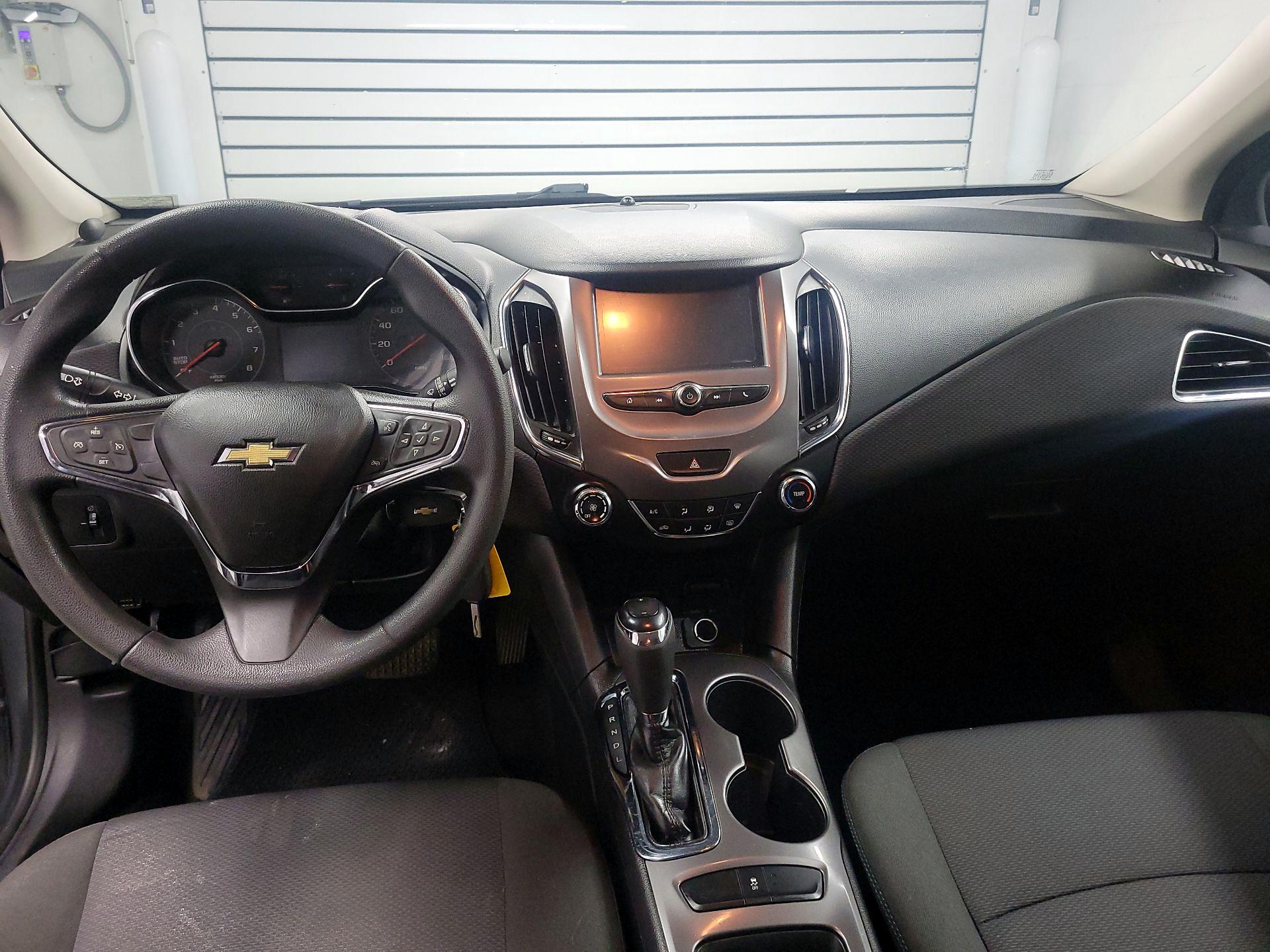Thumbnail: 2018 Chevrolet Cruze - 9