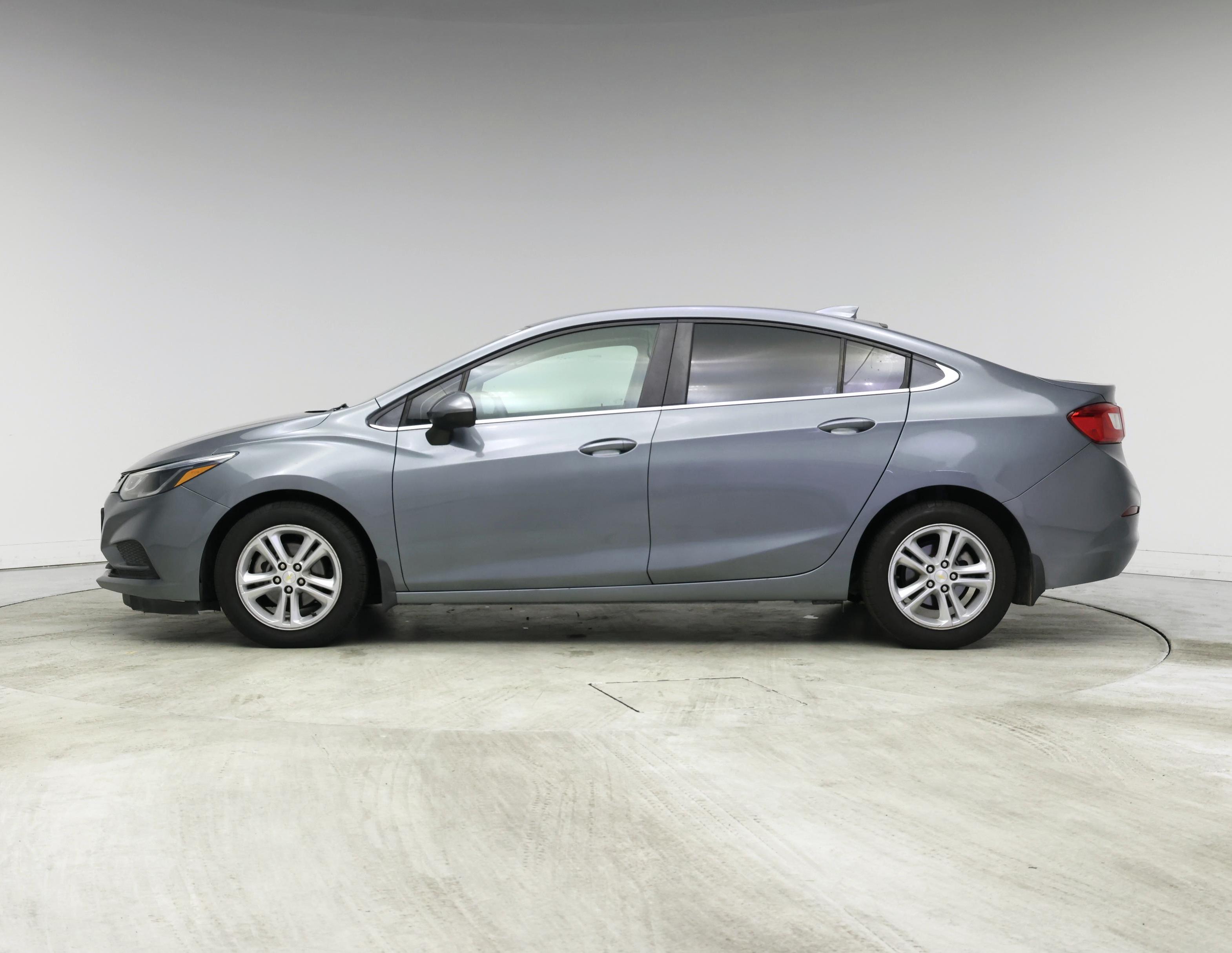 Thumbnail: 2018 Chevrolet Cruze - 3