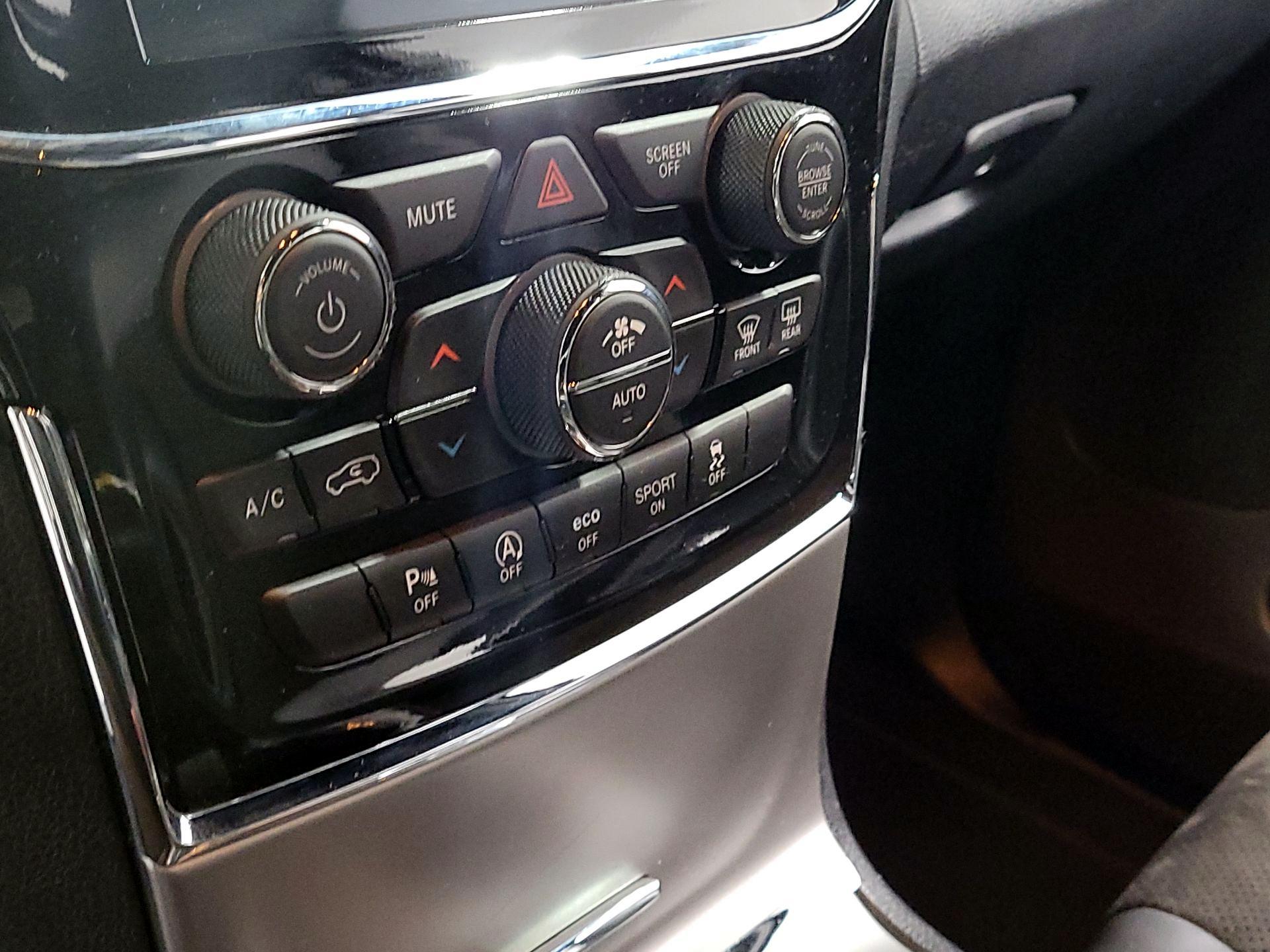 Thumbnail: 2019 Jeep Grand Cherokee - 15