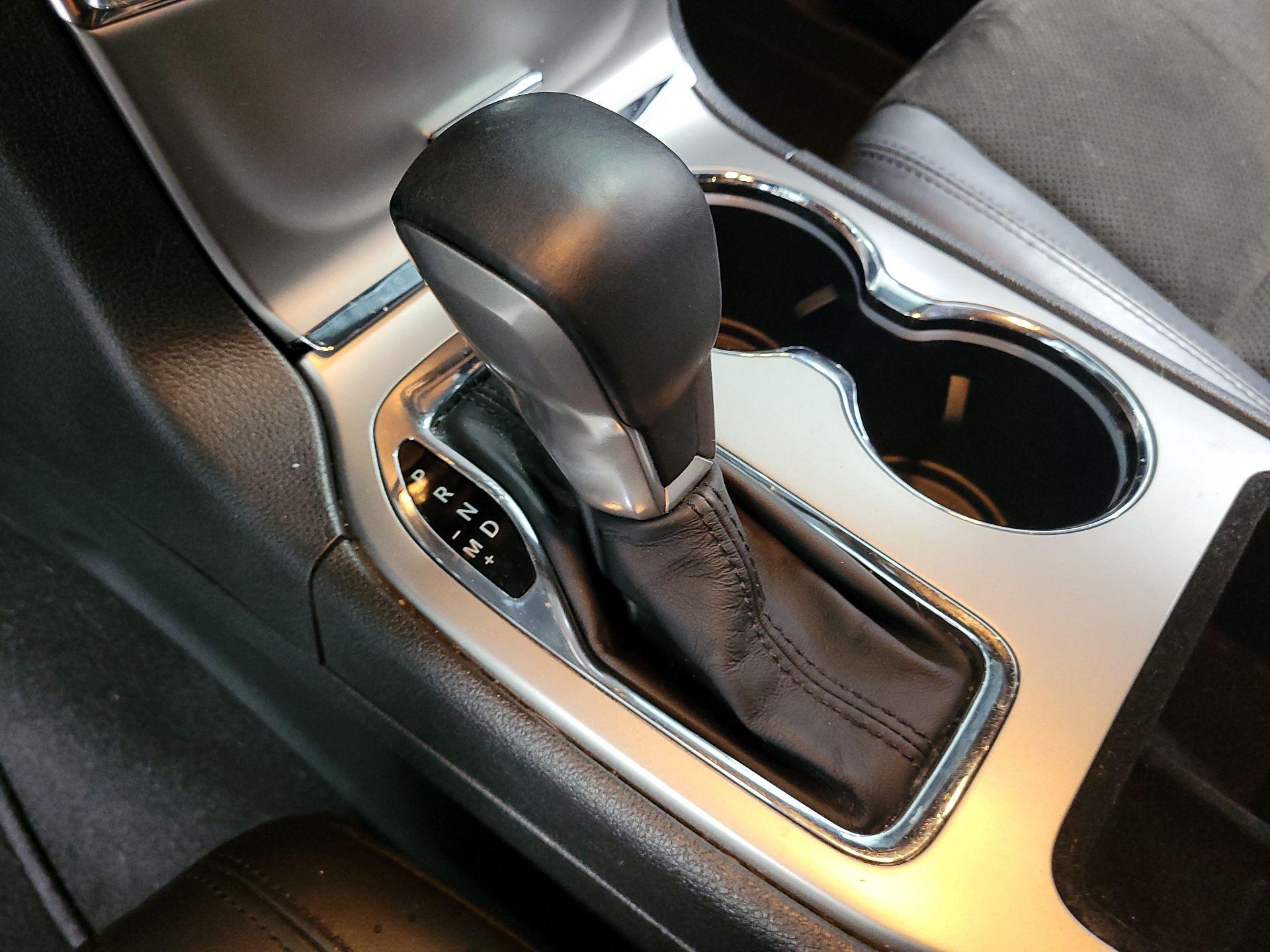 Thumbnail: 2019 Jeep Grand Cherokee - 16