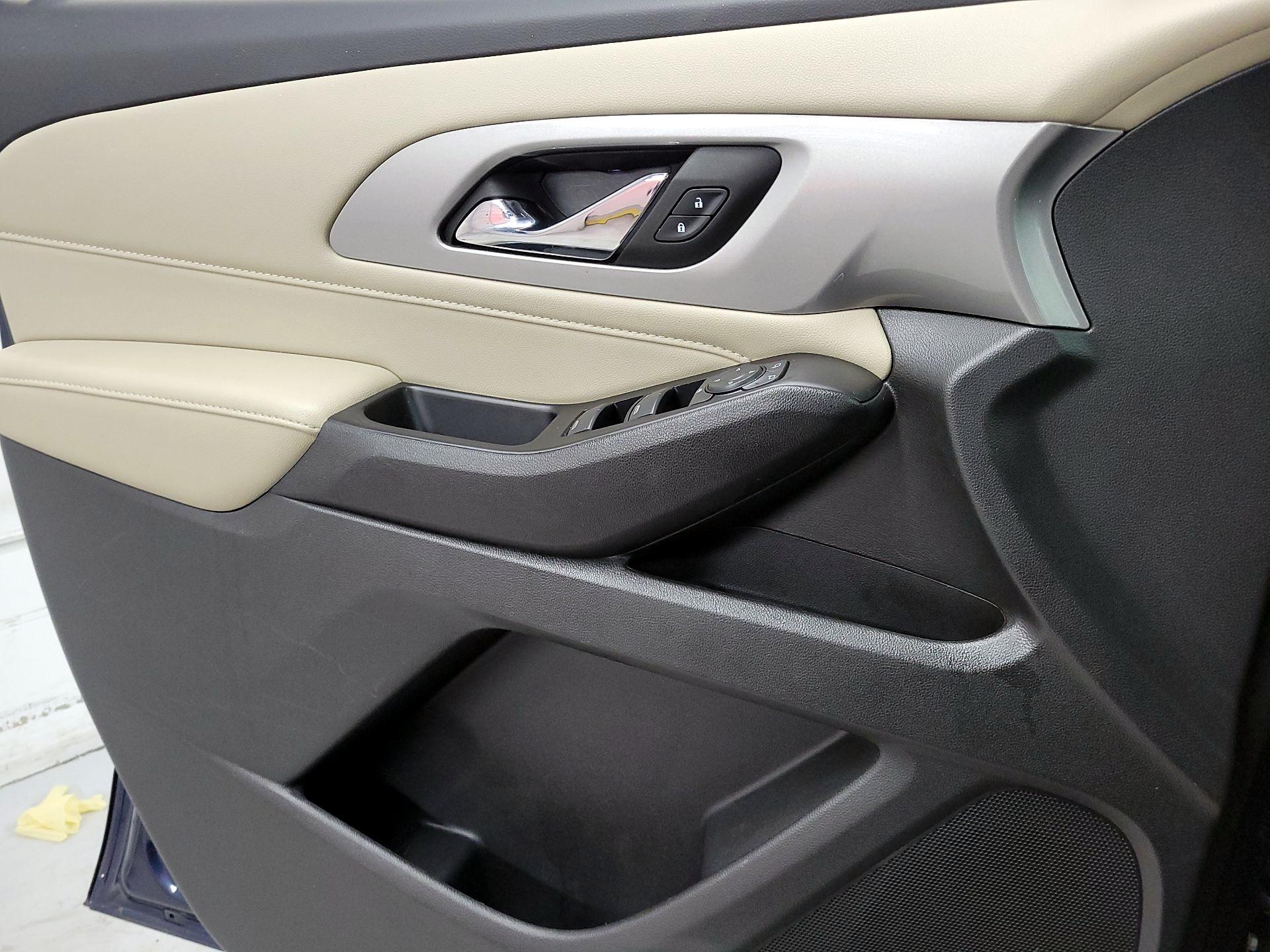 Thumbnail: 2022 Chevrolet Traverse - 12