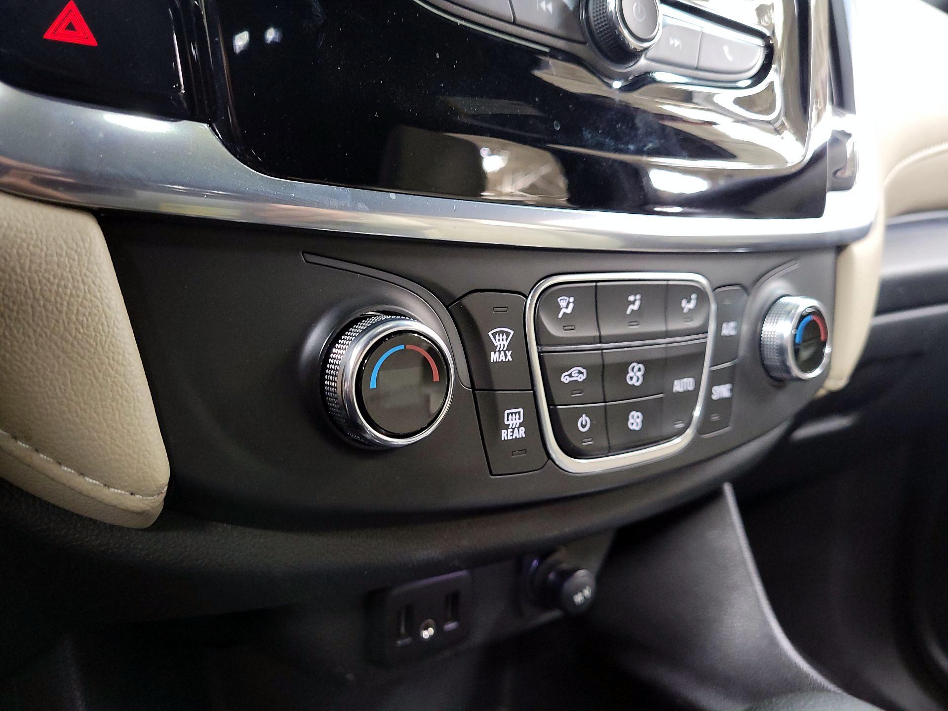 Thumbnail: 2022 Chevrolet Traverse - 16