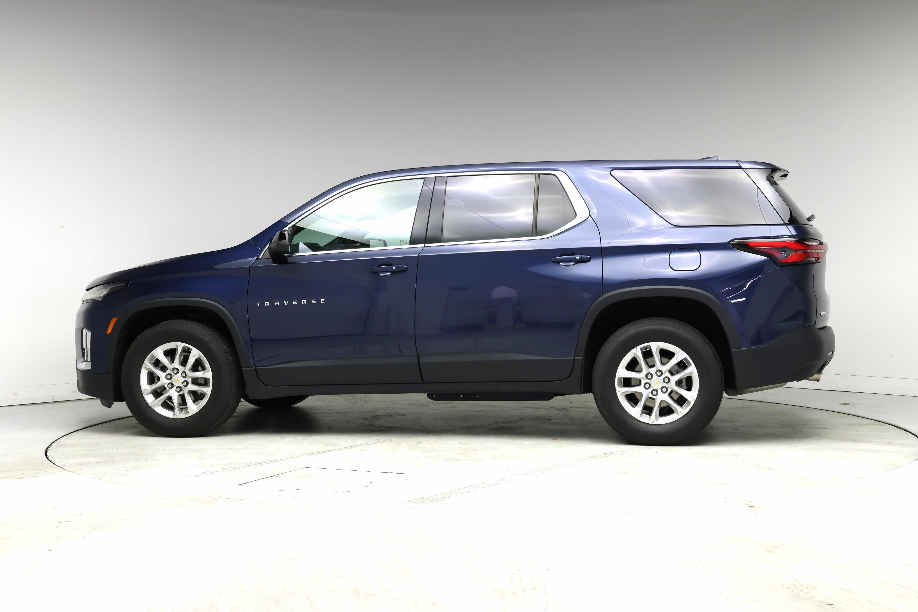 Thumbnail: 2022 Chevrolet Traverse - 3