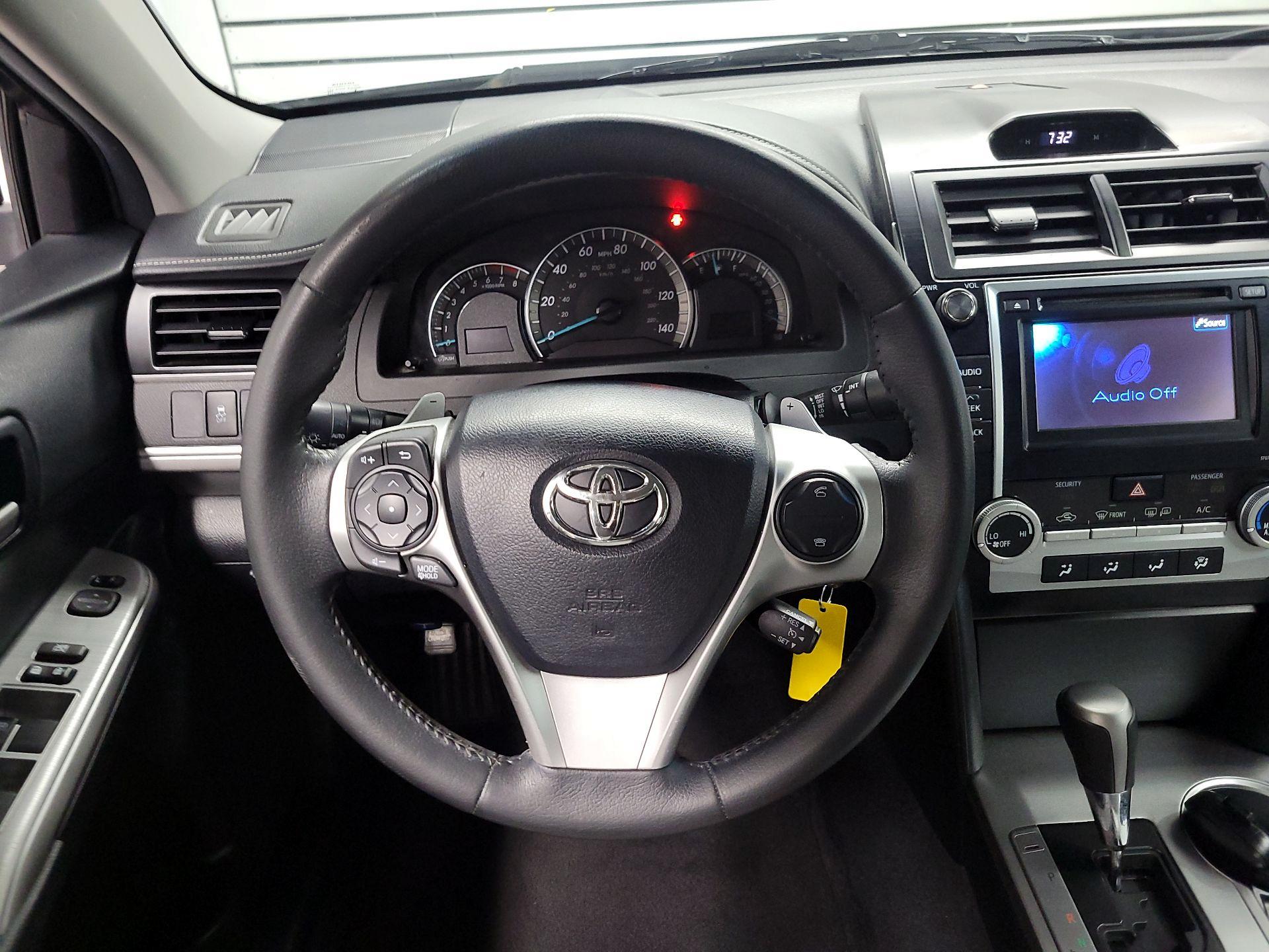 Thumbnail: 2013 Toyota Camry - 10
