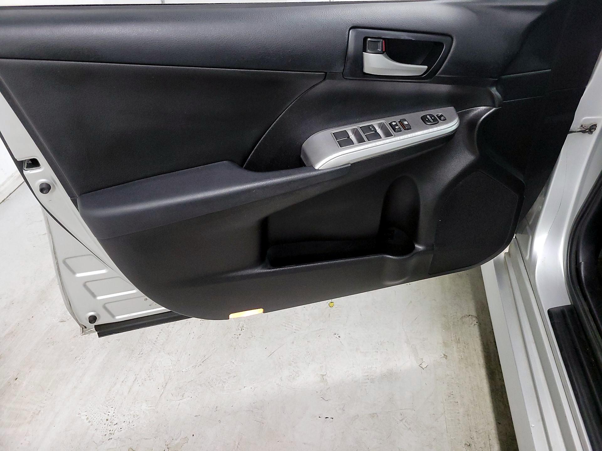 Thumbnail: 2013 Toyota Camry - 12