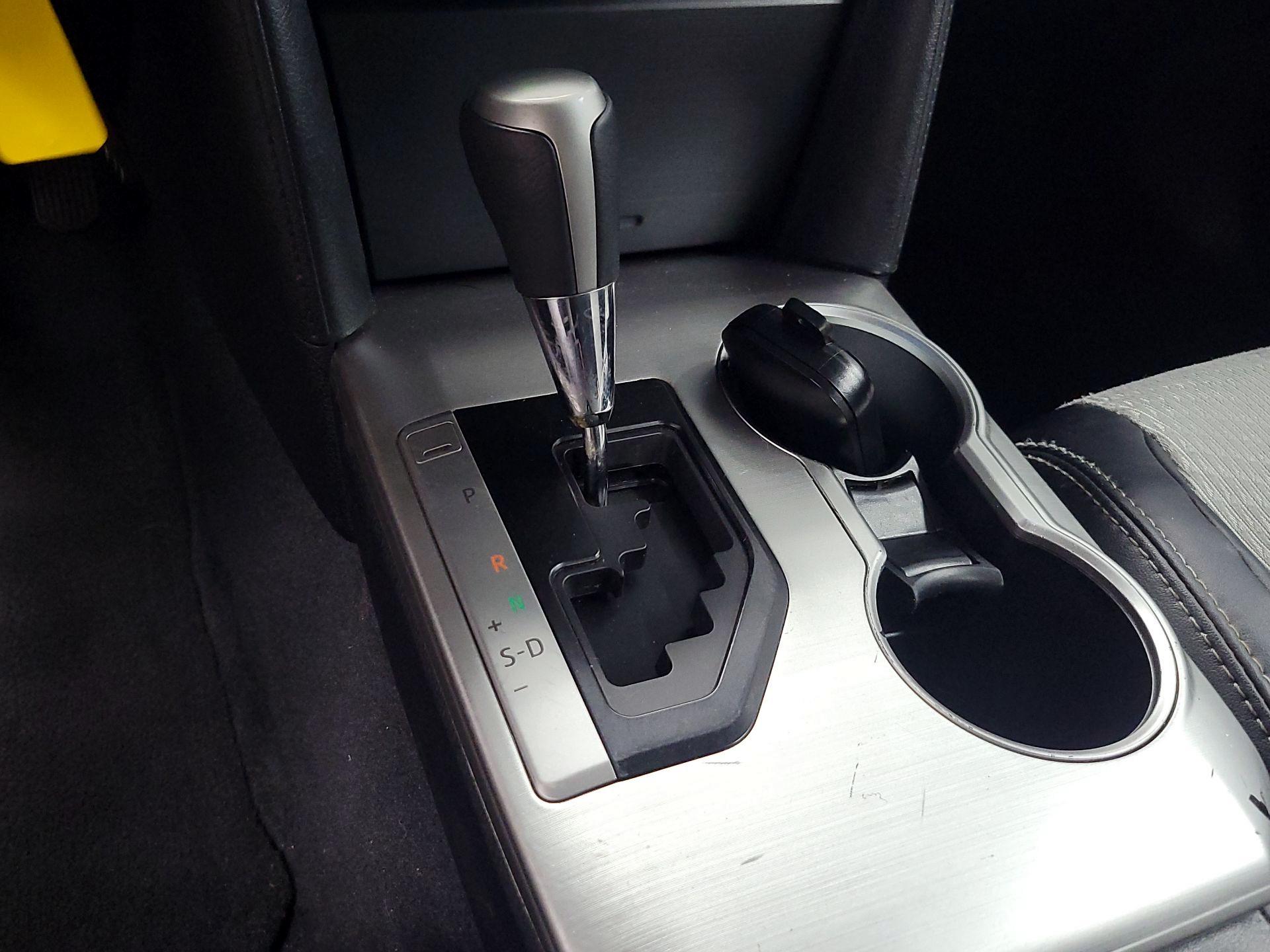Thumbnail: 2013 Toyota Camry - 16