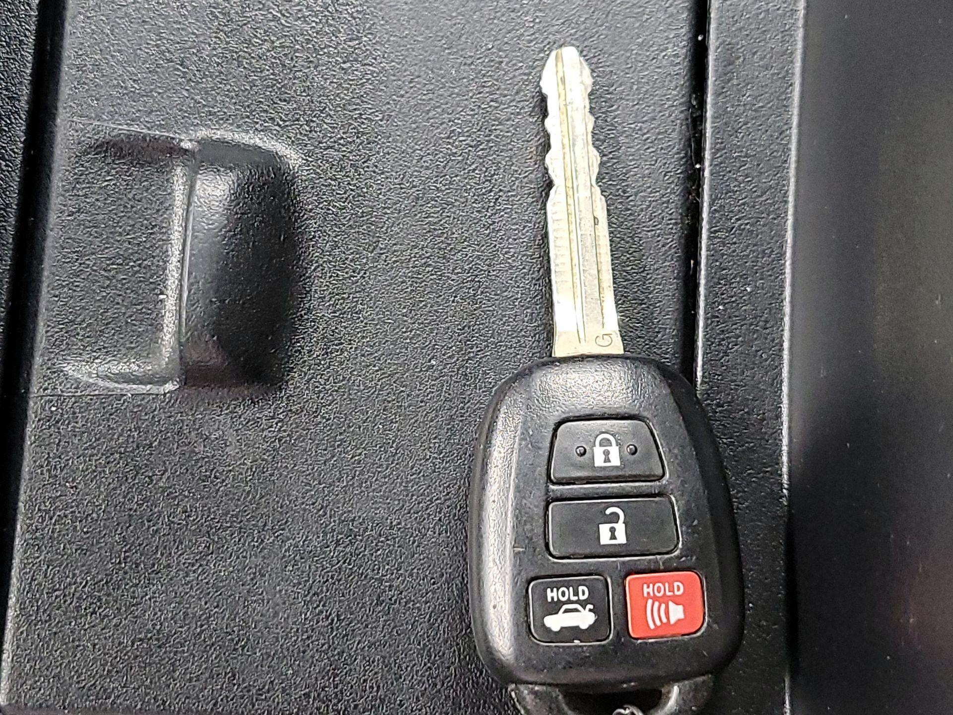 Thumbnail: 2013 Toyota Camry - 20