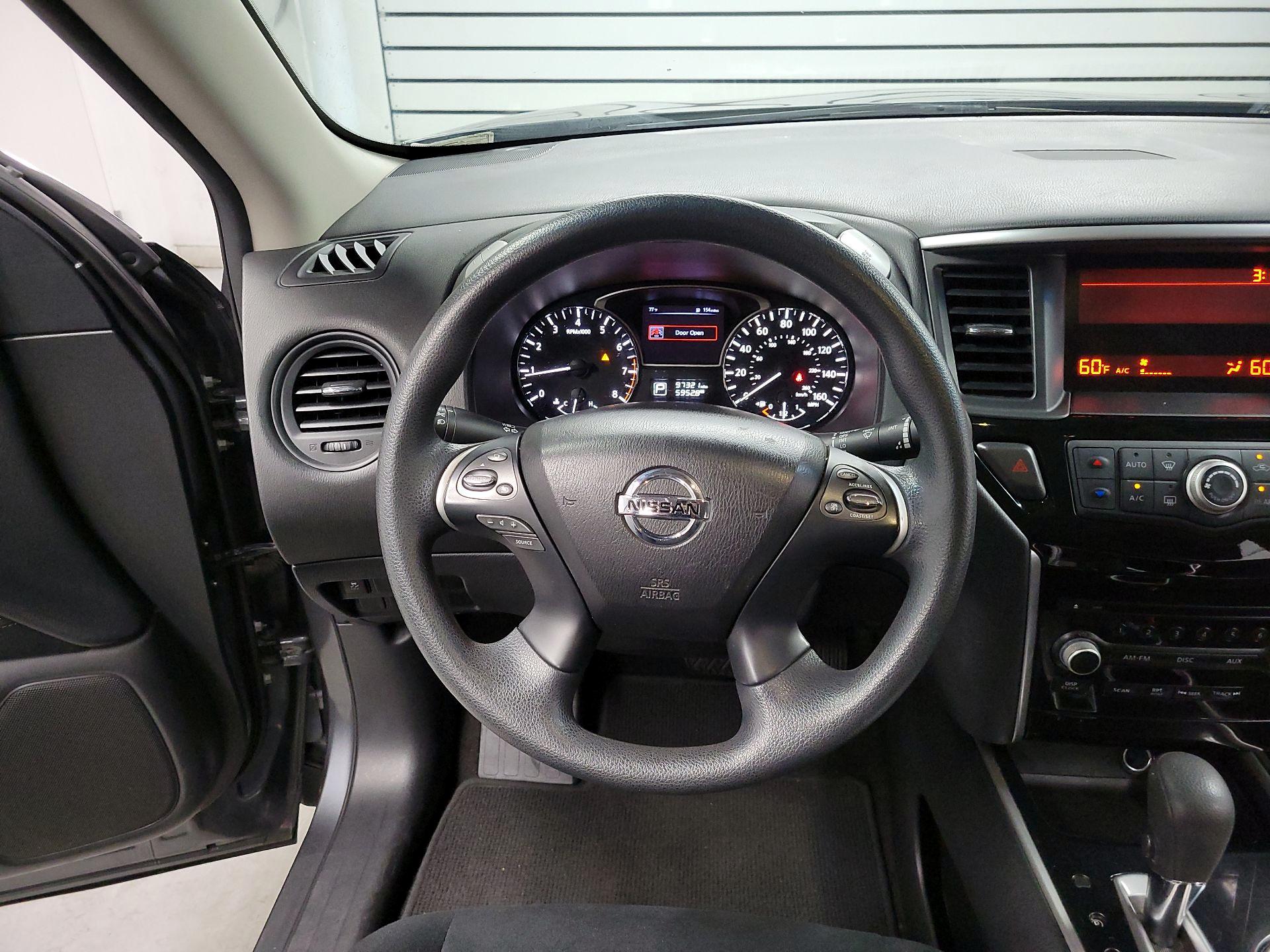 Thumbnail: 2015 Nissan Pathfinder - 10