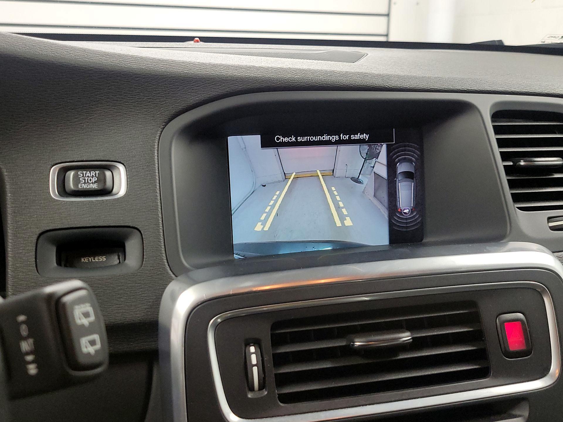Thumbnail: 2015 Volvo V60 - 14