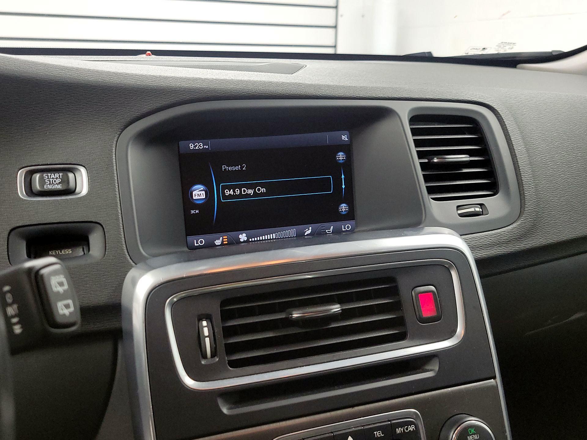 Thumbnail: 2015 Volvo V60 - 15